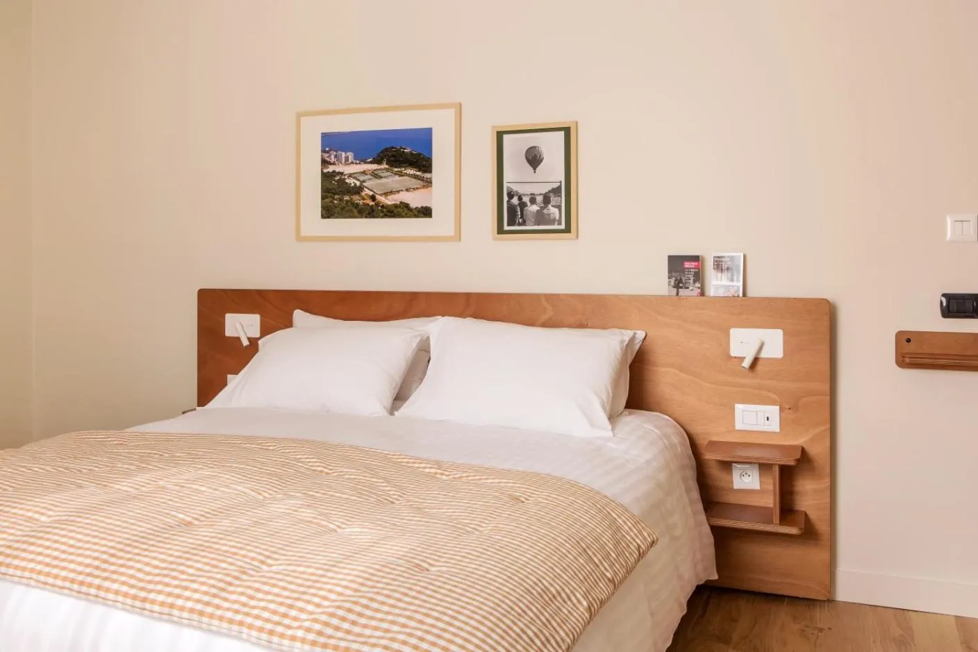 Bedroom, Bed in ALFRED HOTELS Monaco - Hôtel rénové