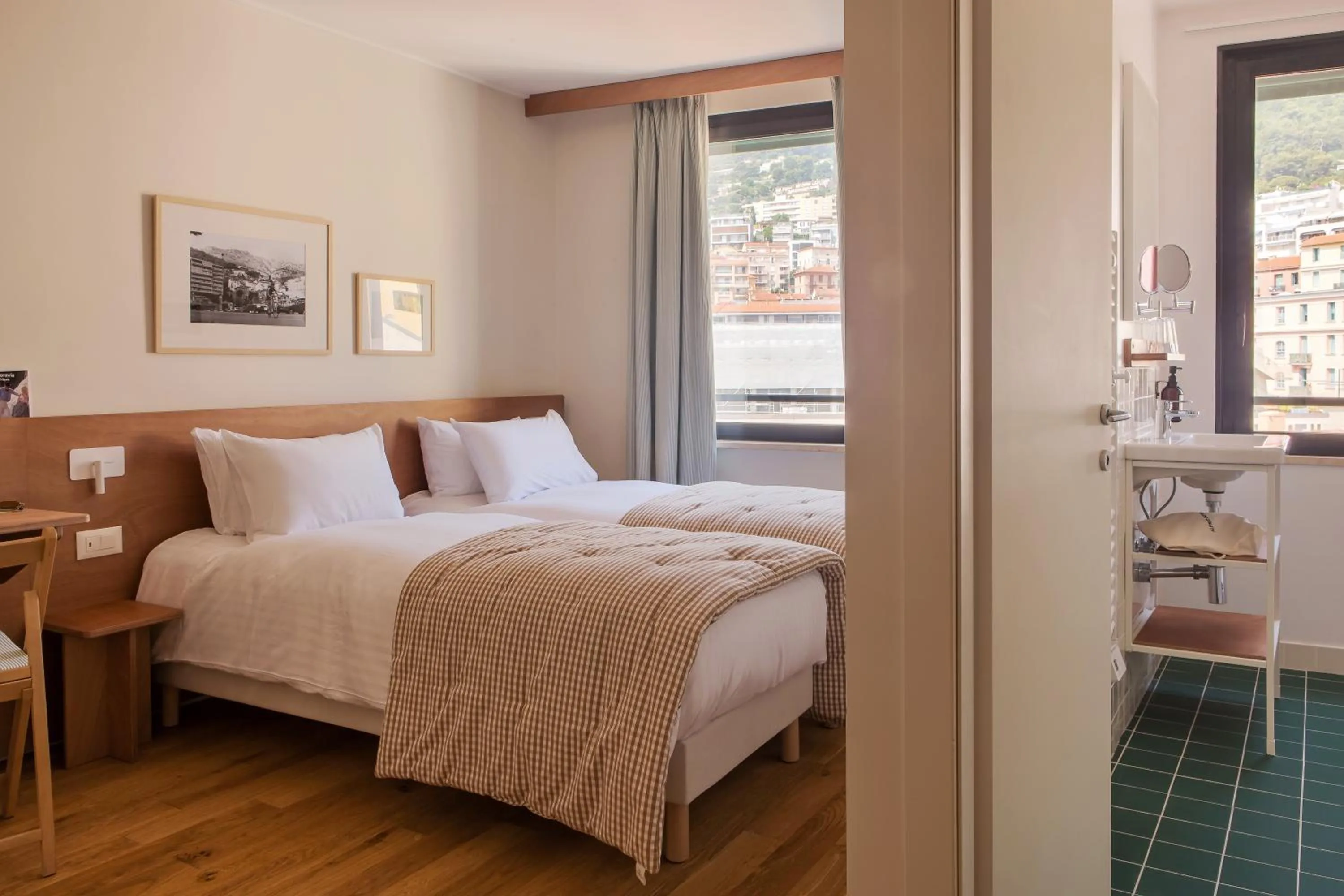 Photo of the whole room, Bed in ALFRED HOTELS Monaco - Hôtel rénové