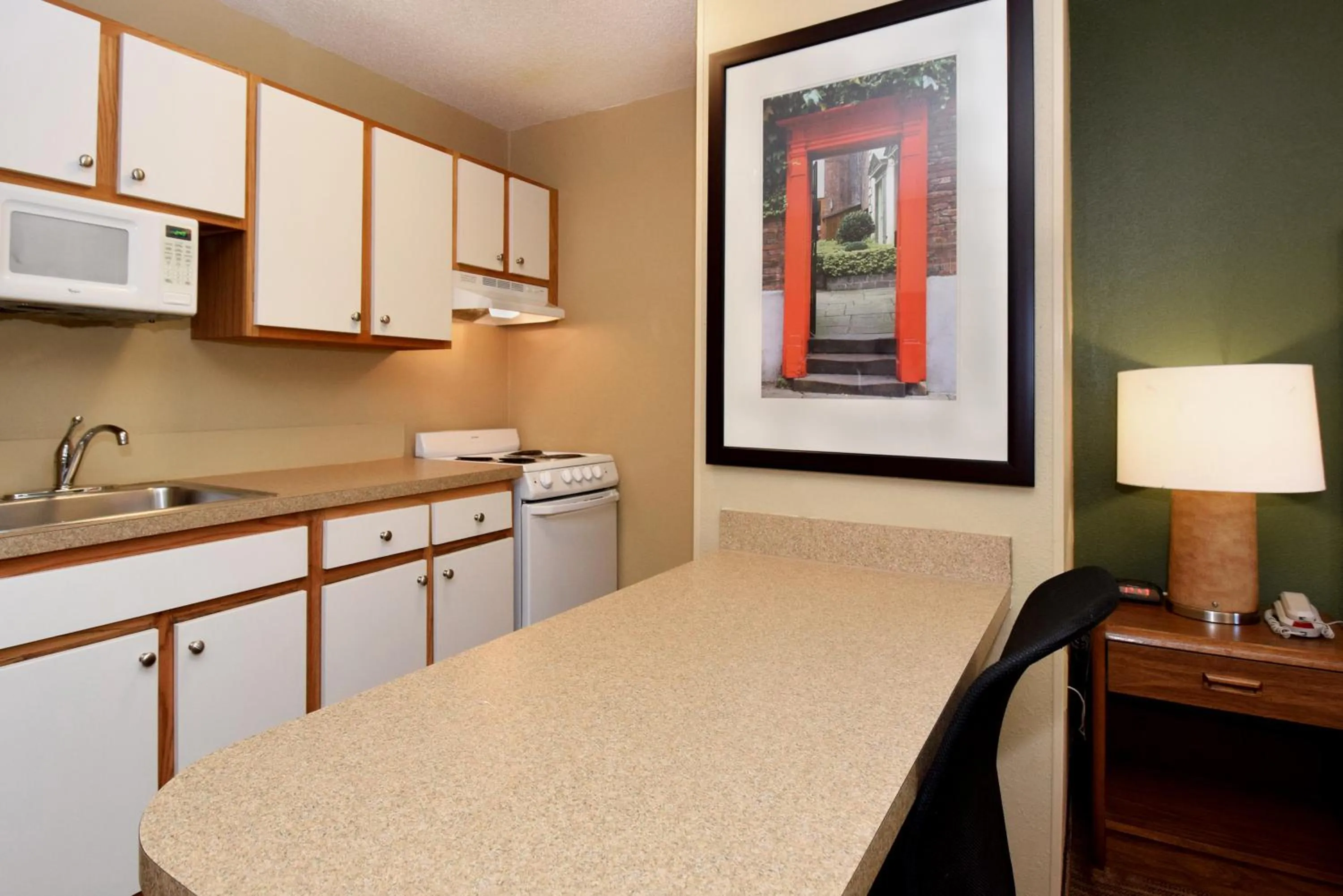 Kitchen or kitchenette in Extended Stay America Select Suites - Richmond - Innsbrook