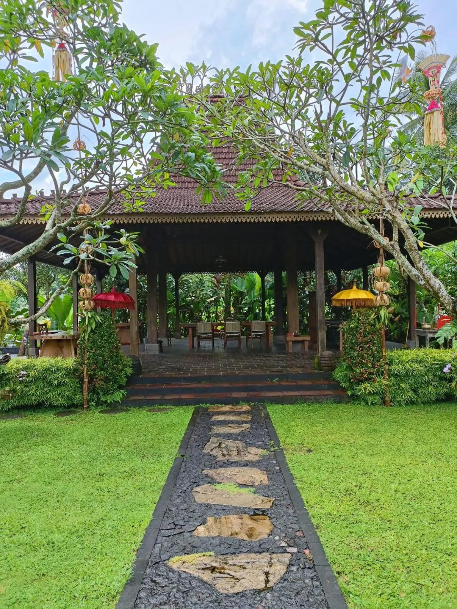 Restaurant/places to eat in Alas Arum Ecolodge