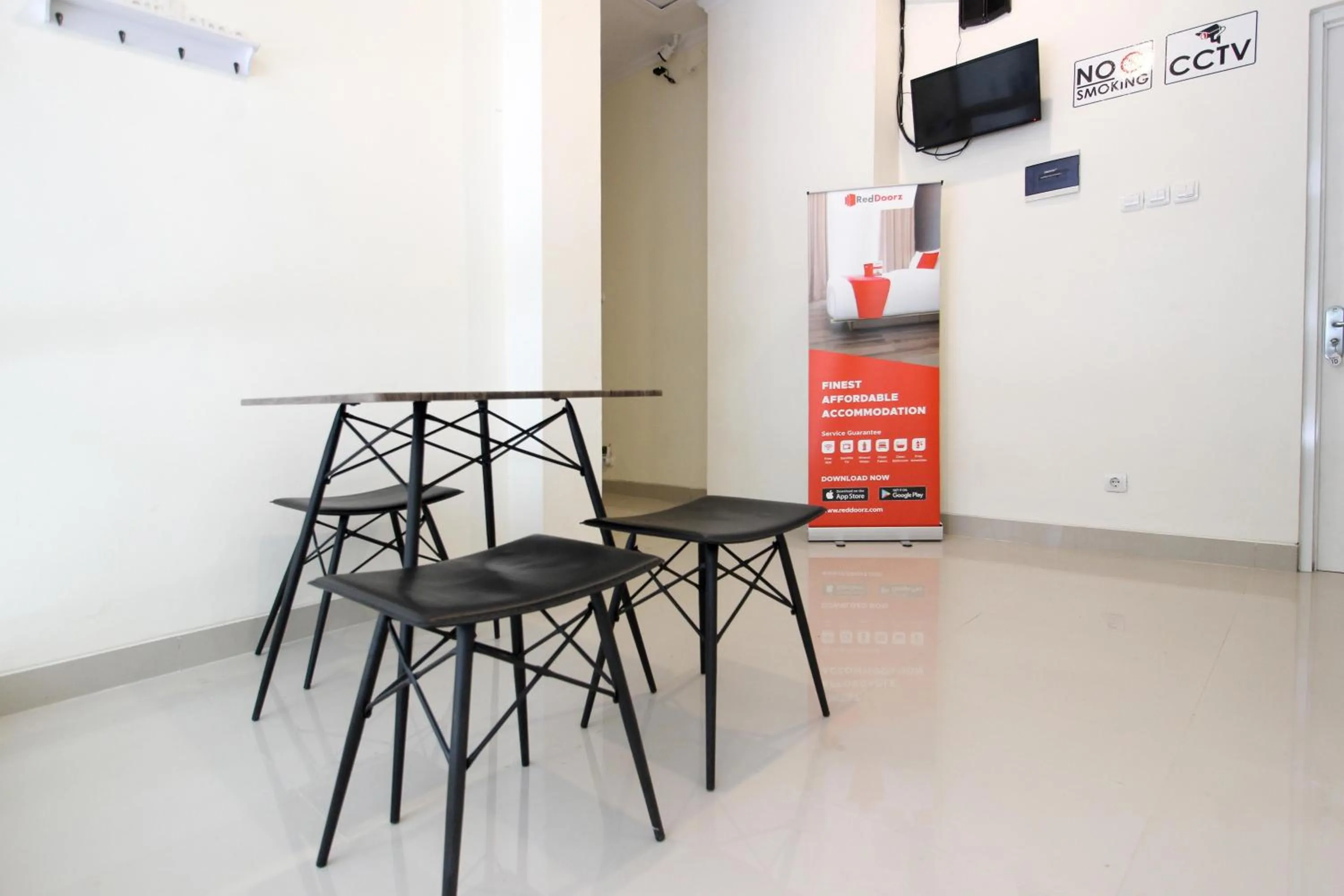 Seating area in RedDoorz near Jogja City Mall 3