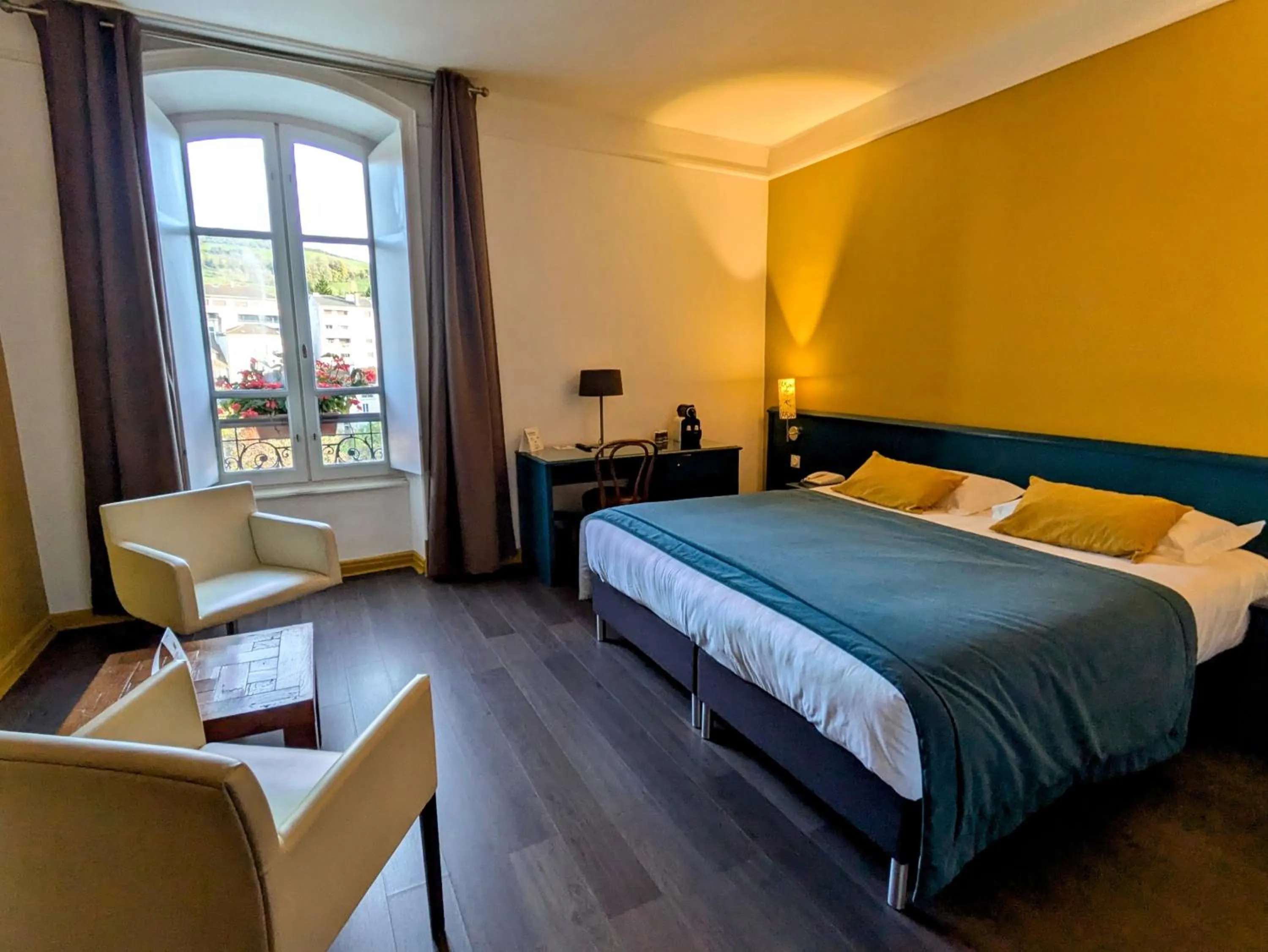 Photo of the whole room, Bed in The Originals Boutique, Grand Hôtel Saint-Pierre, Aurillac