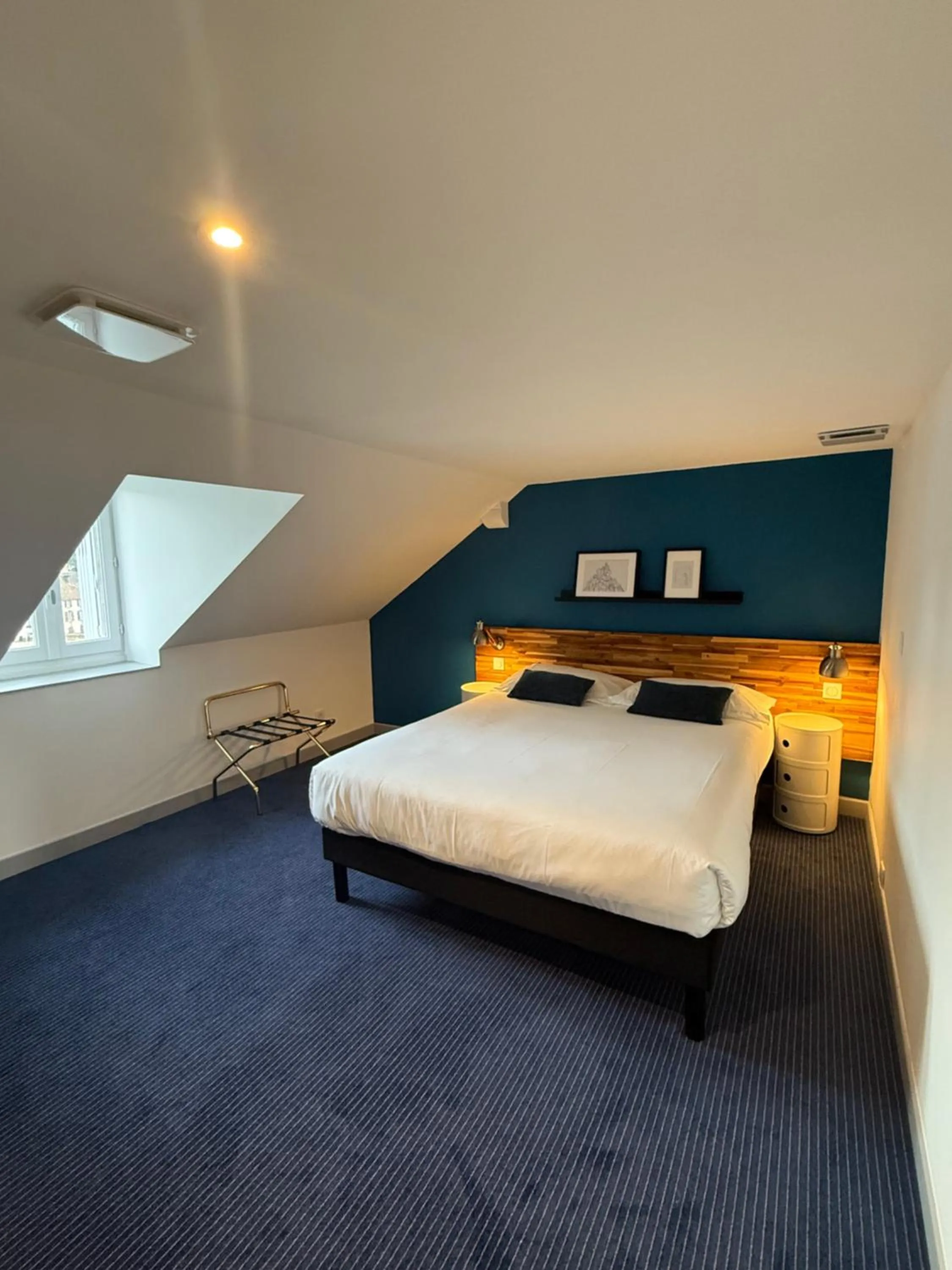 Bedroom, Bed in The Originals Boutique, Grand Hôtel Saint-Pierre, Aurillac