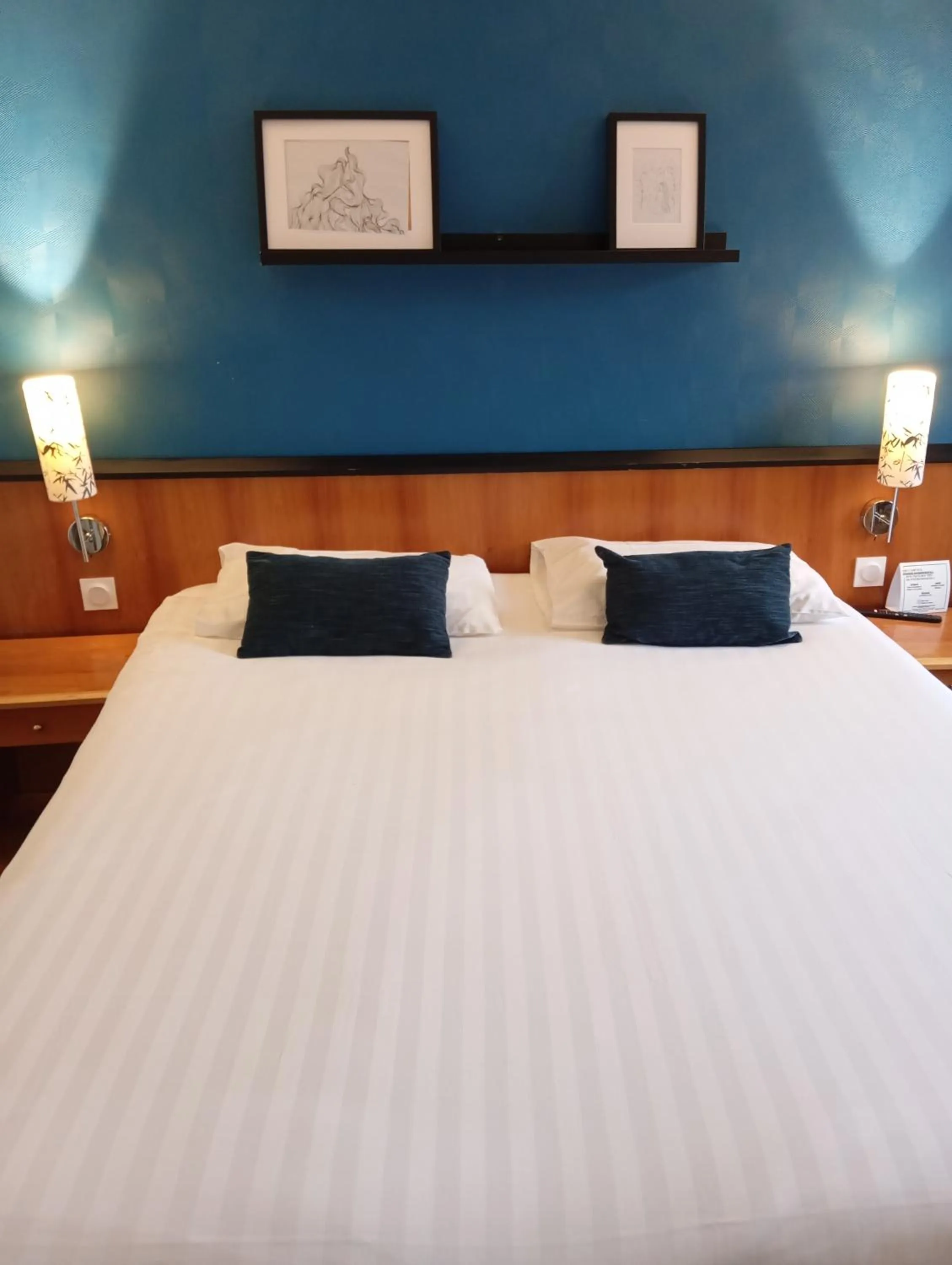 Photo of the whole room, Bed in The Originals Boutique, Grand Hôtel Saint-Pierre, Aurillac