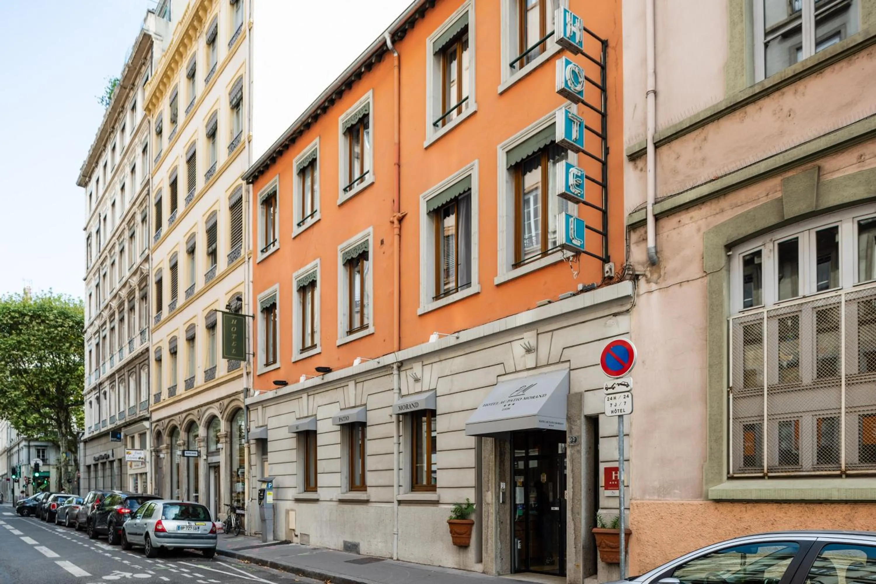 Facade/entrance in Au Patio Morand