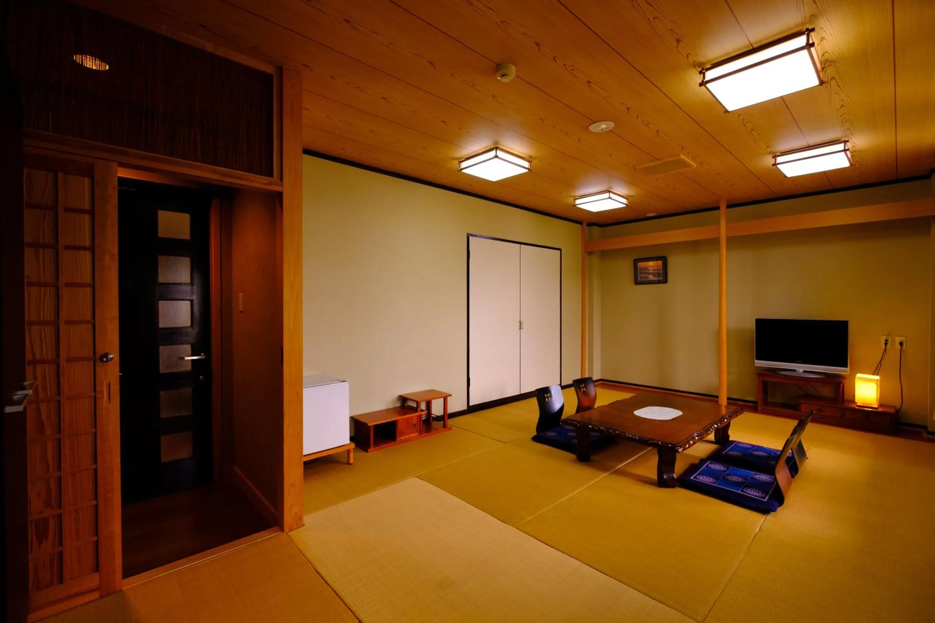 Photo of the whole room, Bed in Good Stay Mizuho