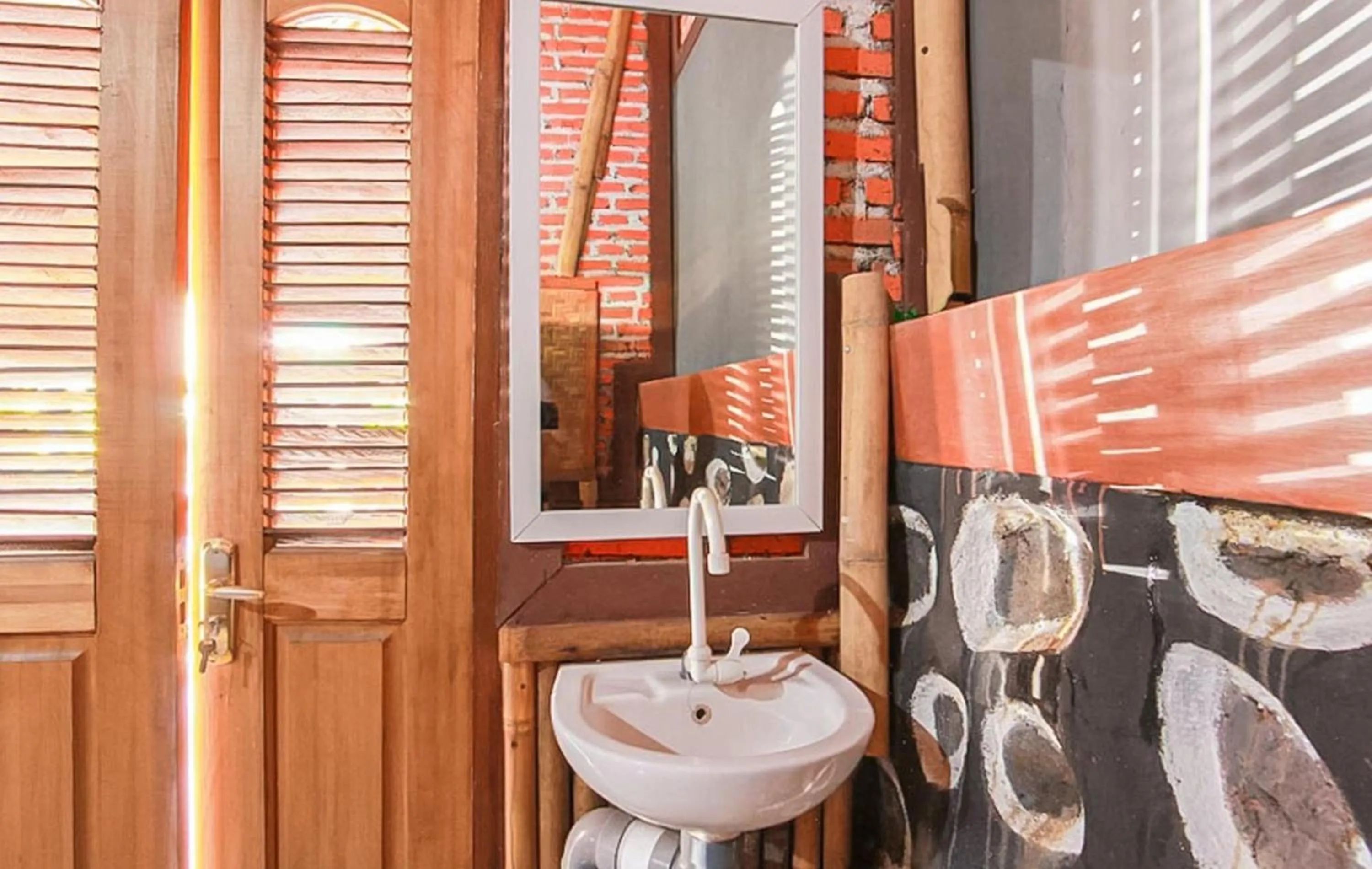 Bathroom in RedDoorz Syariah at Banyu Asem Banyuwangi