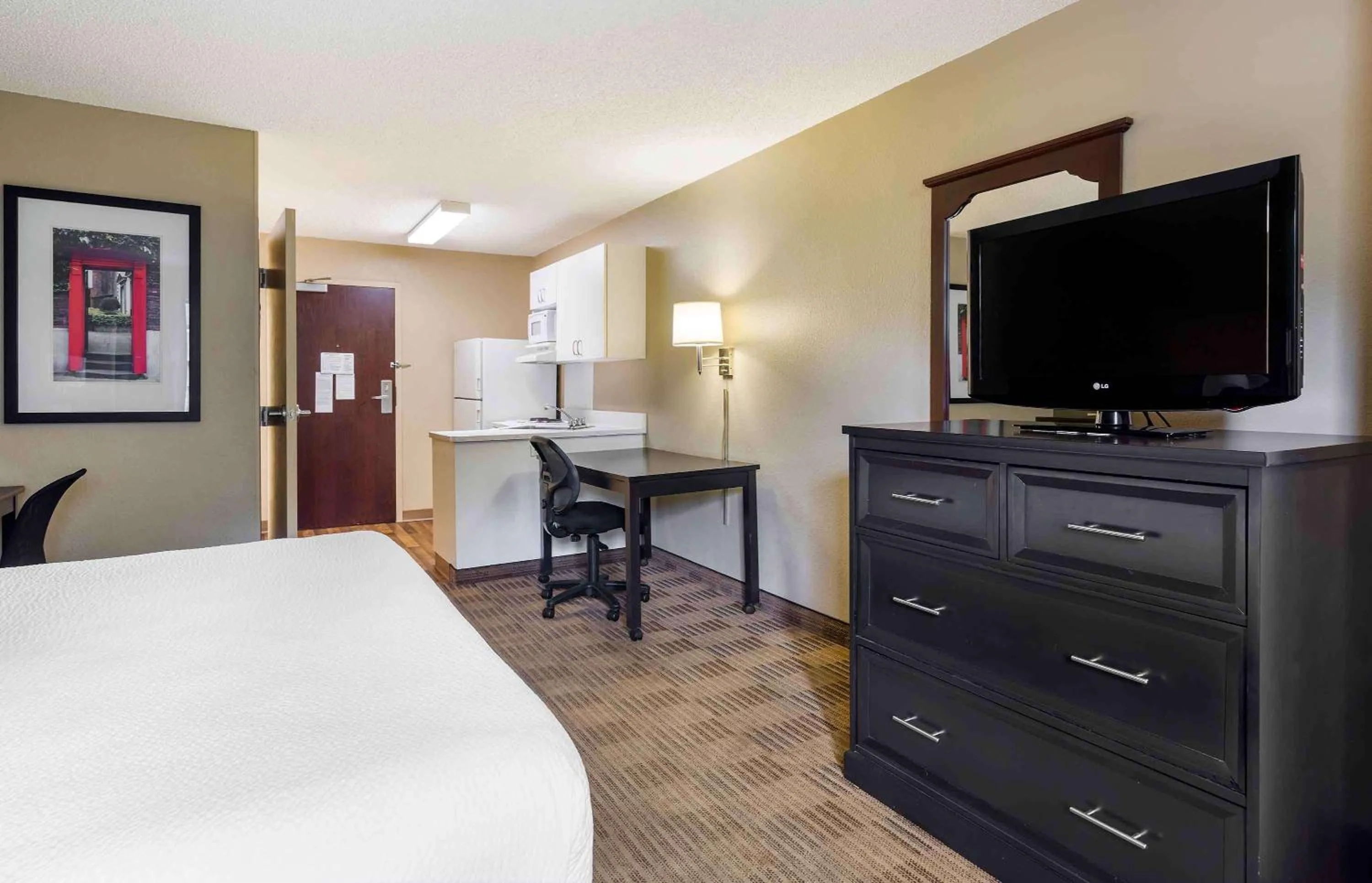Bedroom, Bed in Extended Stay America Suites - Boston - Westborough - Connector Road
