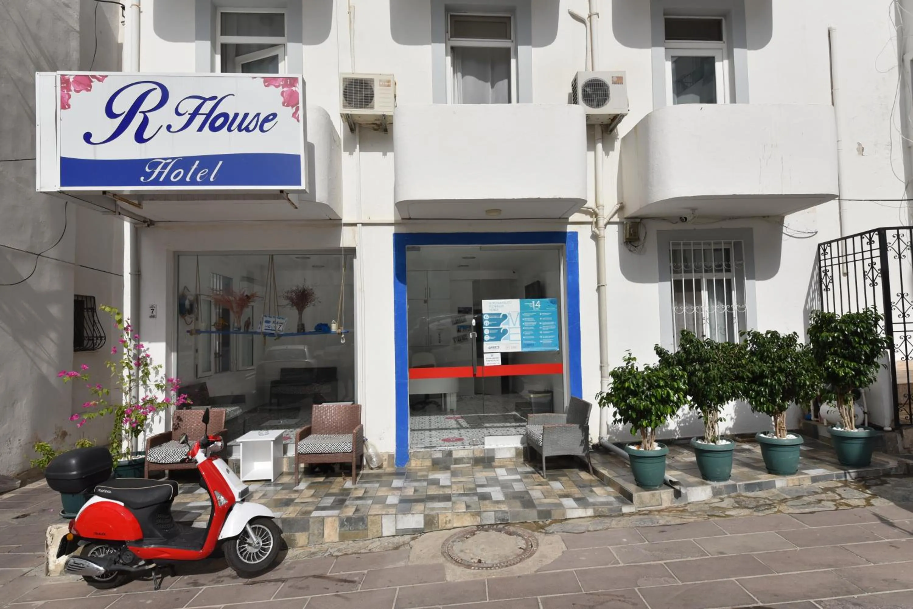 Facade/entrance in R HOUSE HOTEL