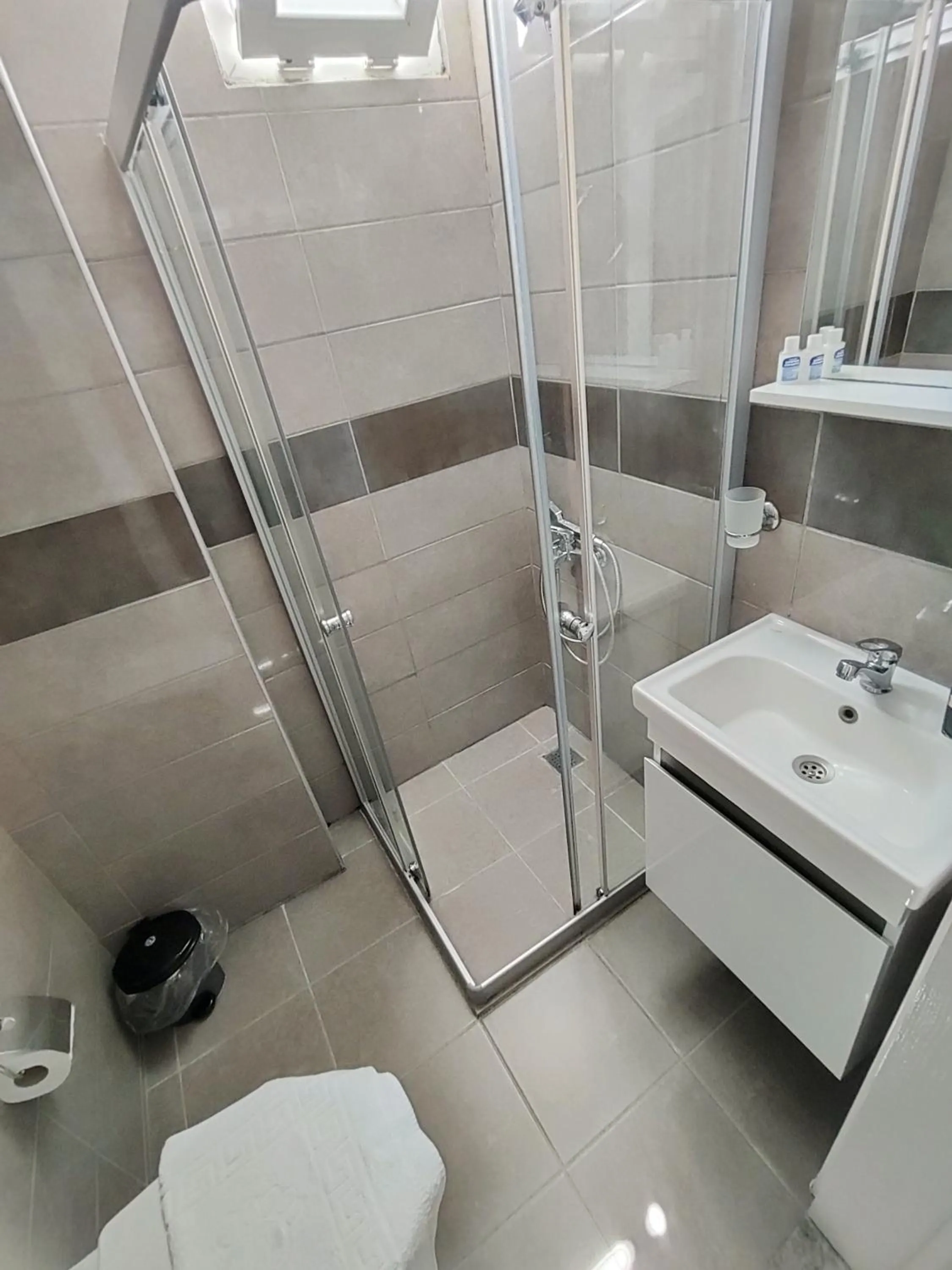 Shower in R HOUSE HOTEL