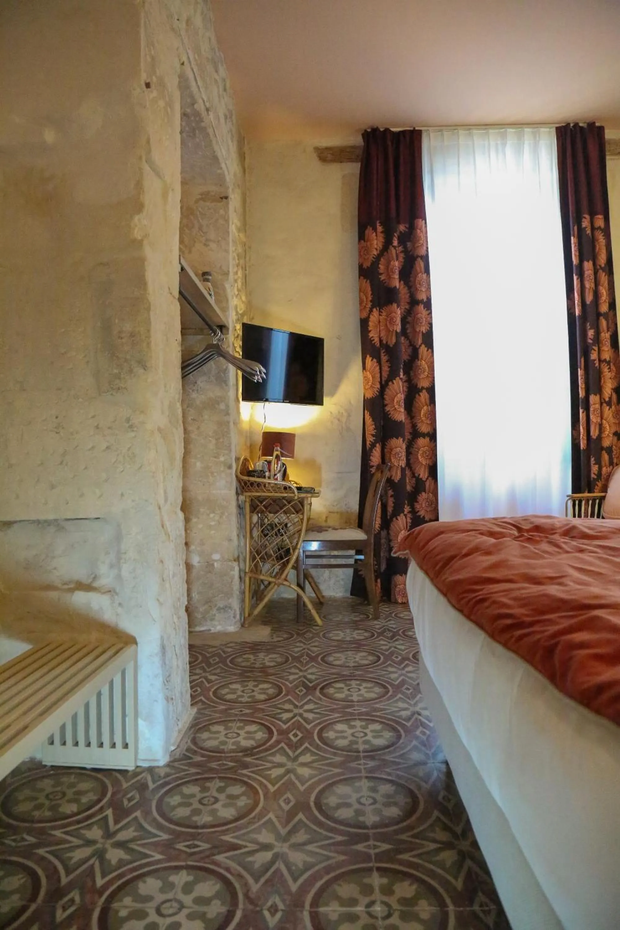 Bed in Le petit hotel