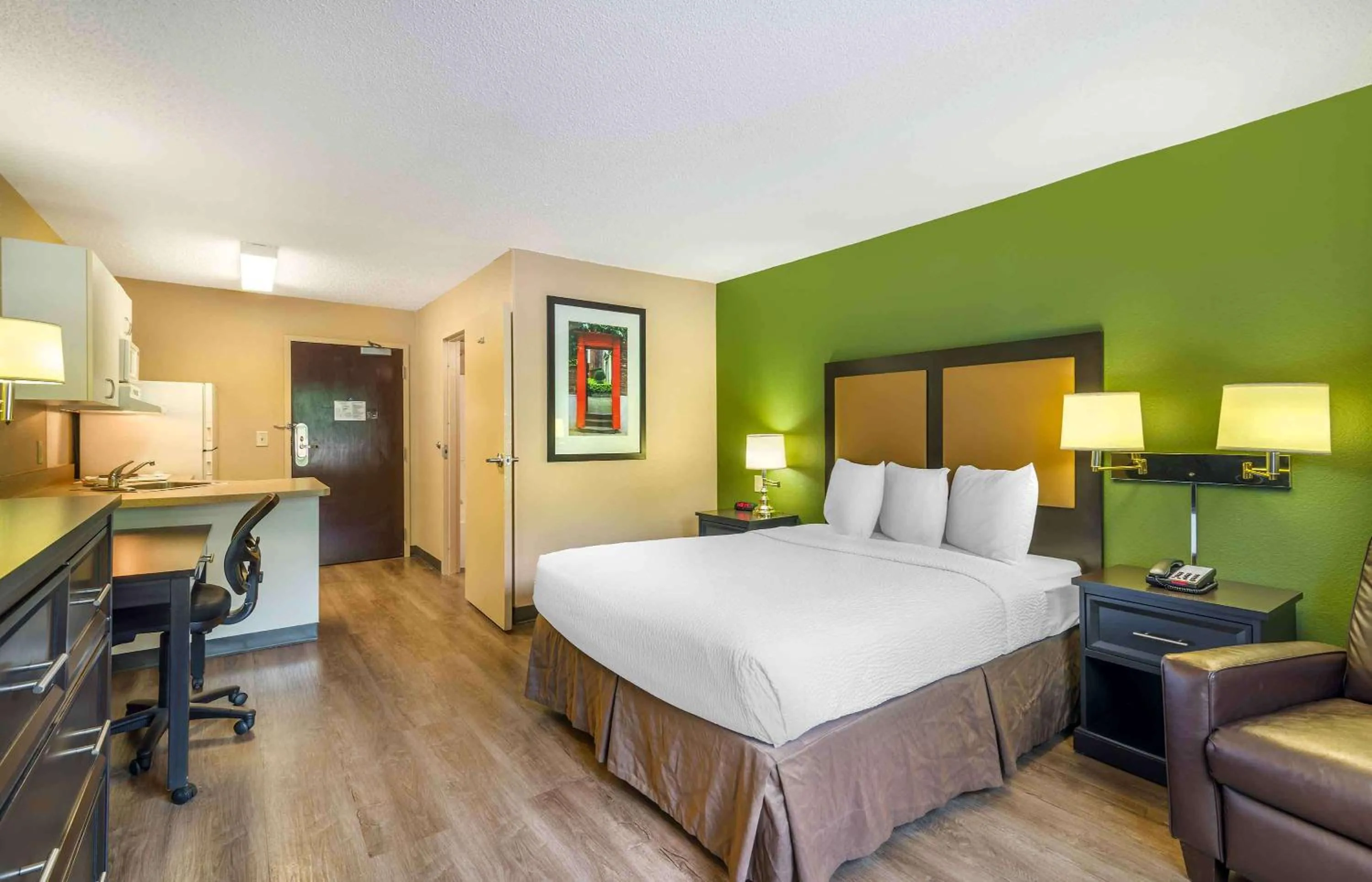 Bedroom, Bed in Extended Stay America Suites - Portland - Scarborough
