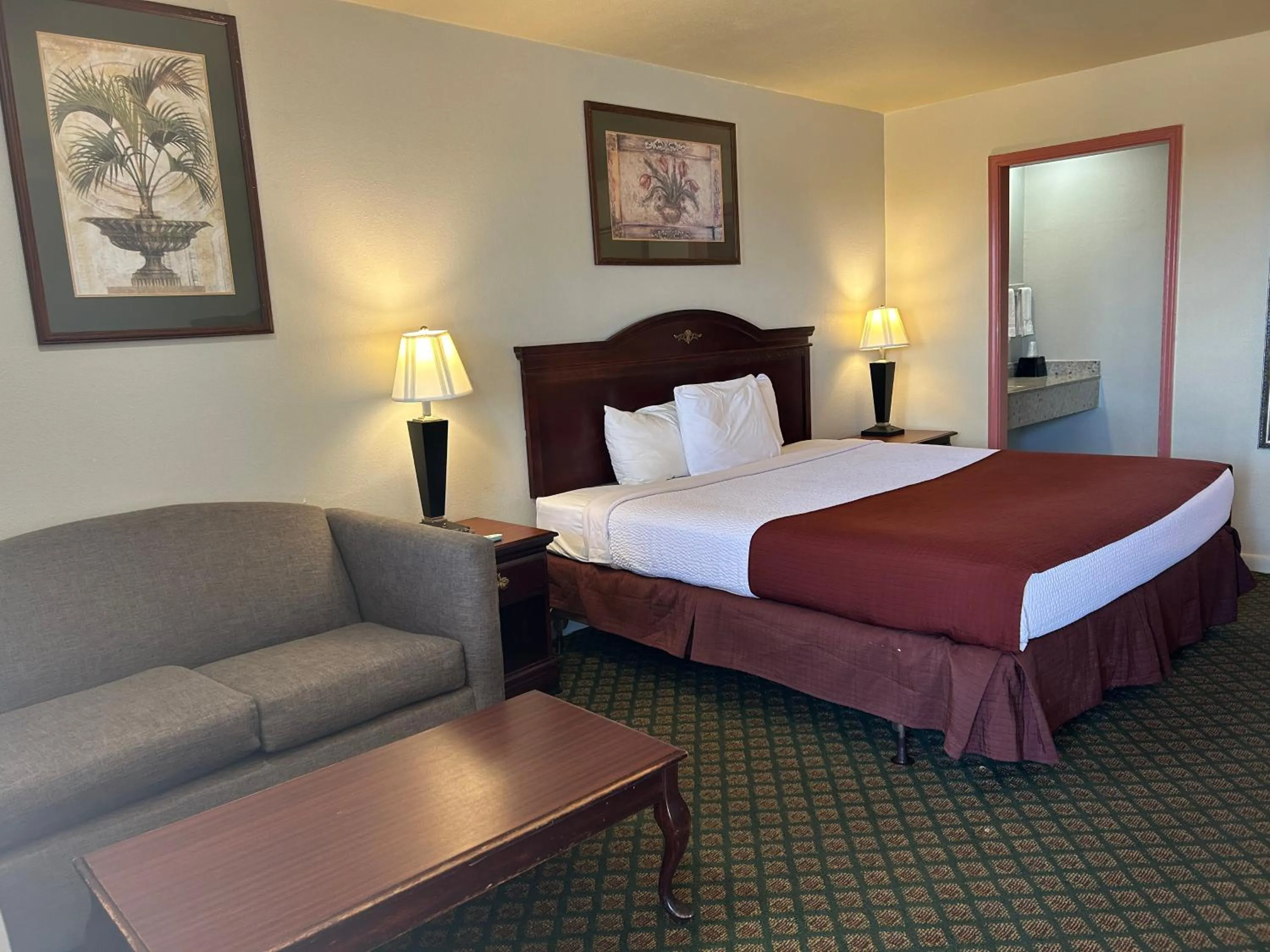 Bed in Howards Inn Motel