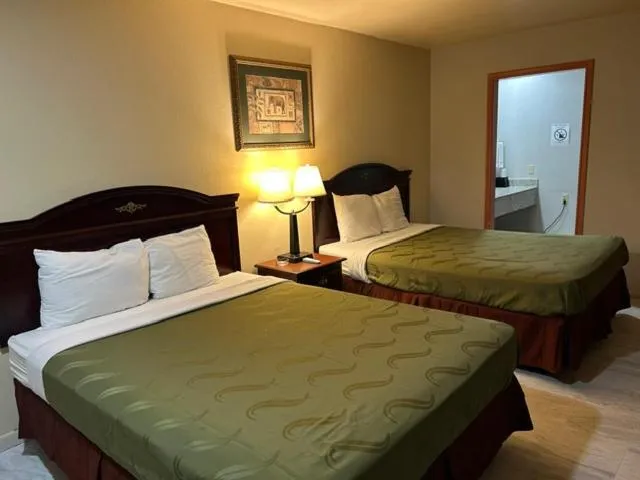 Bed in Howards Inn Motel