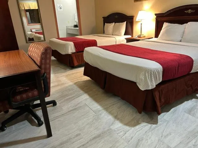 Bed in Howards Inn Motel