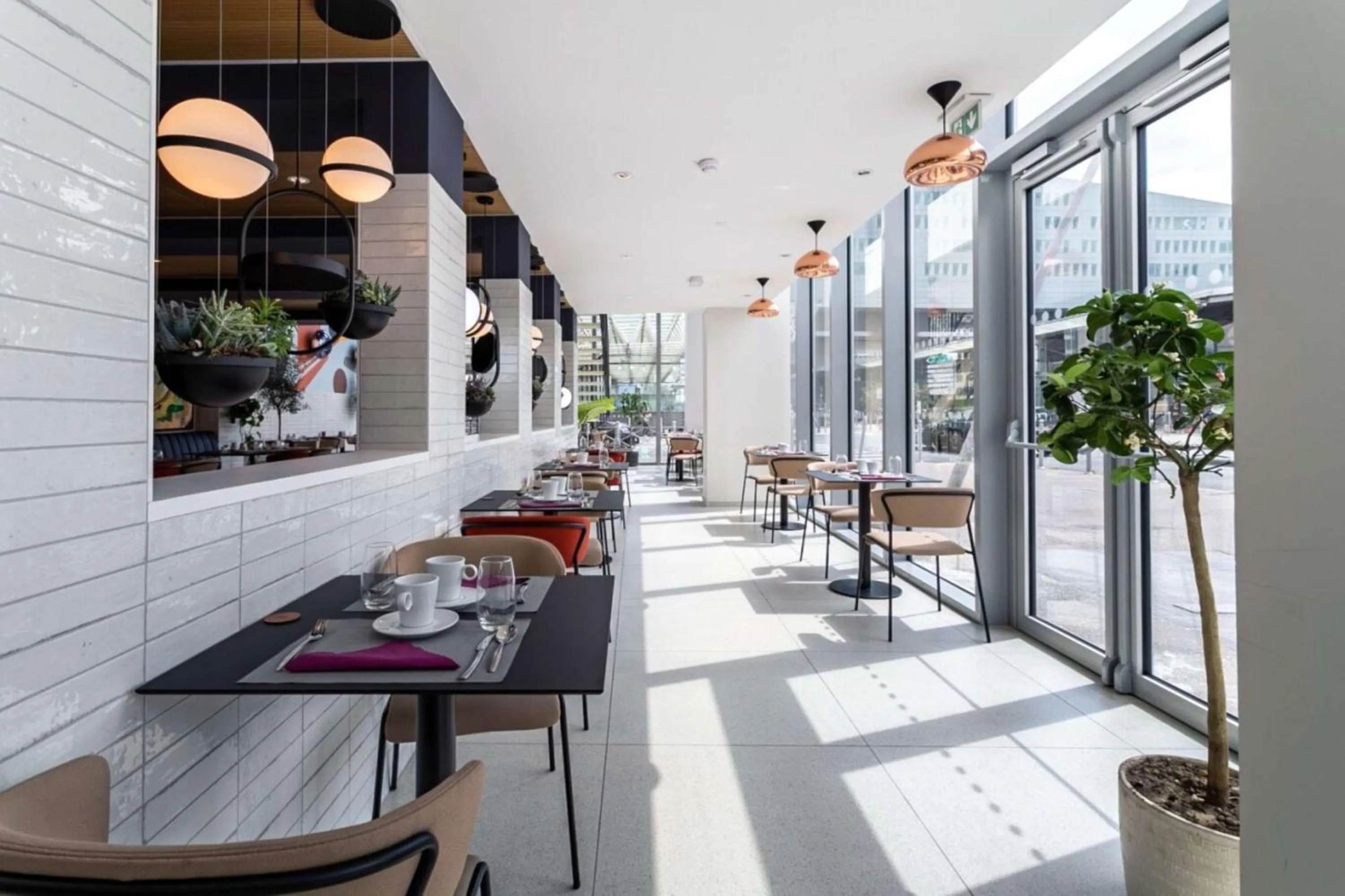 Restaurant/places to eat in Hilton Lille