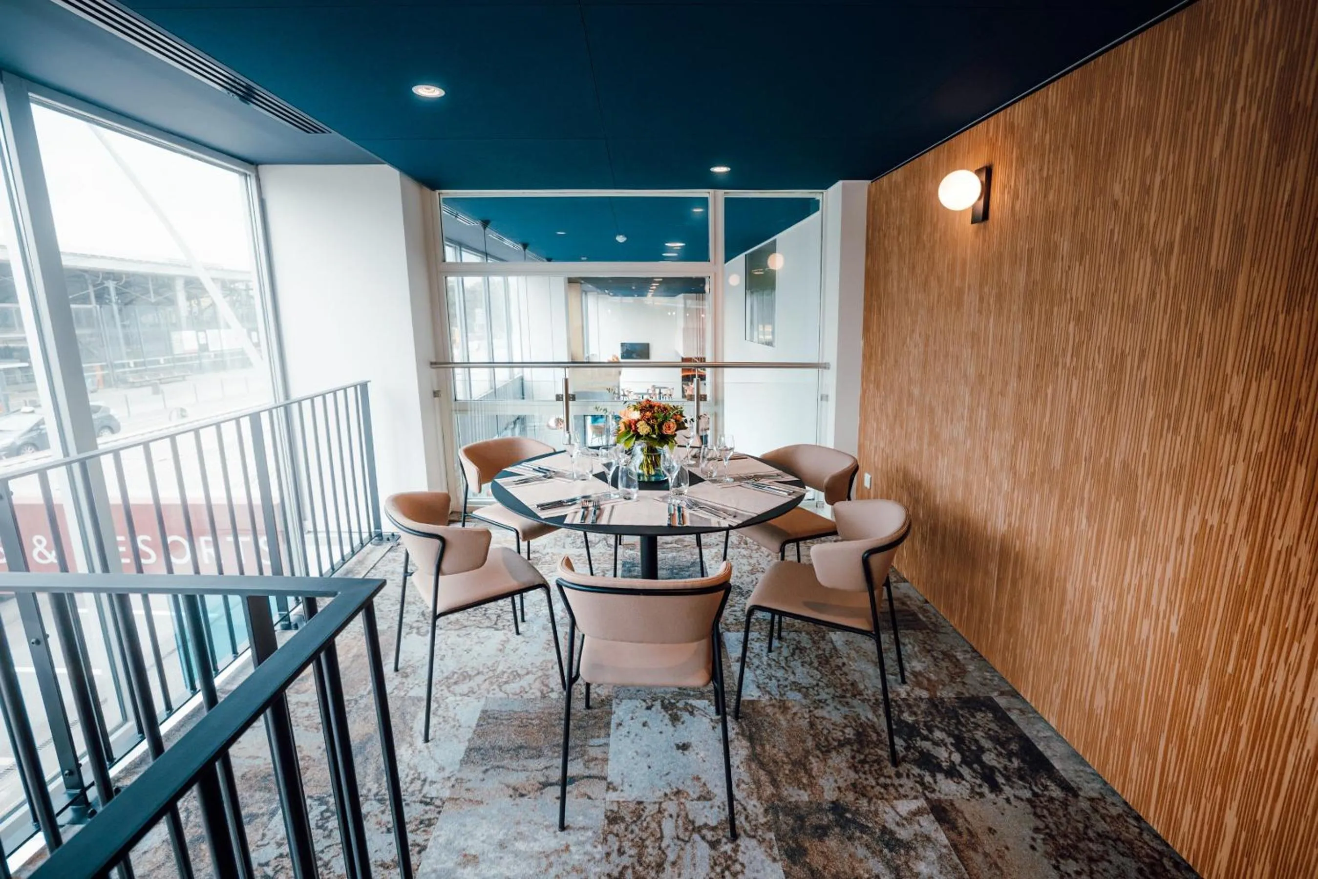 Restaurant/places to eat in Hilton Lille