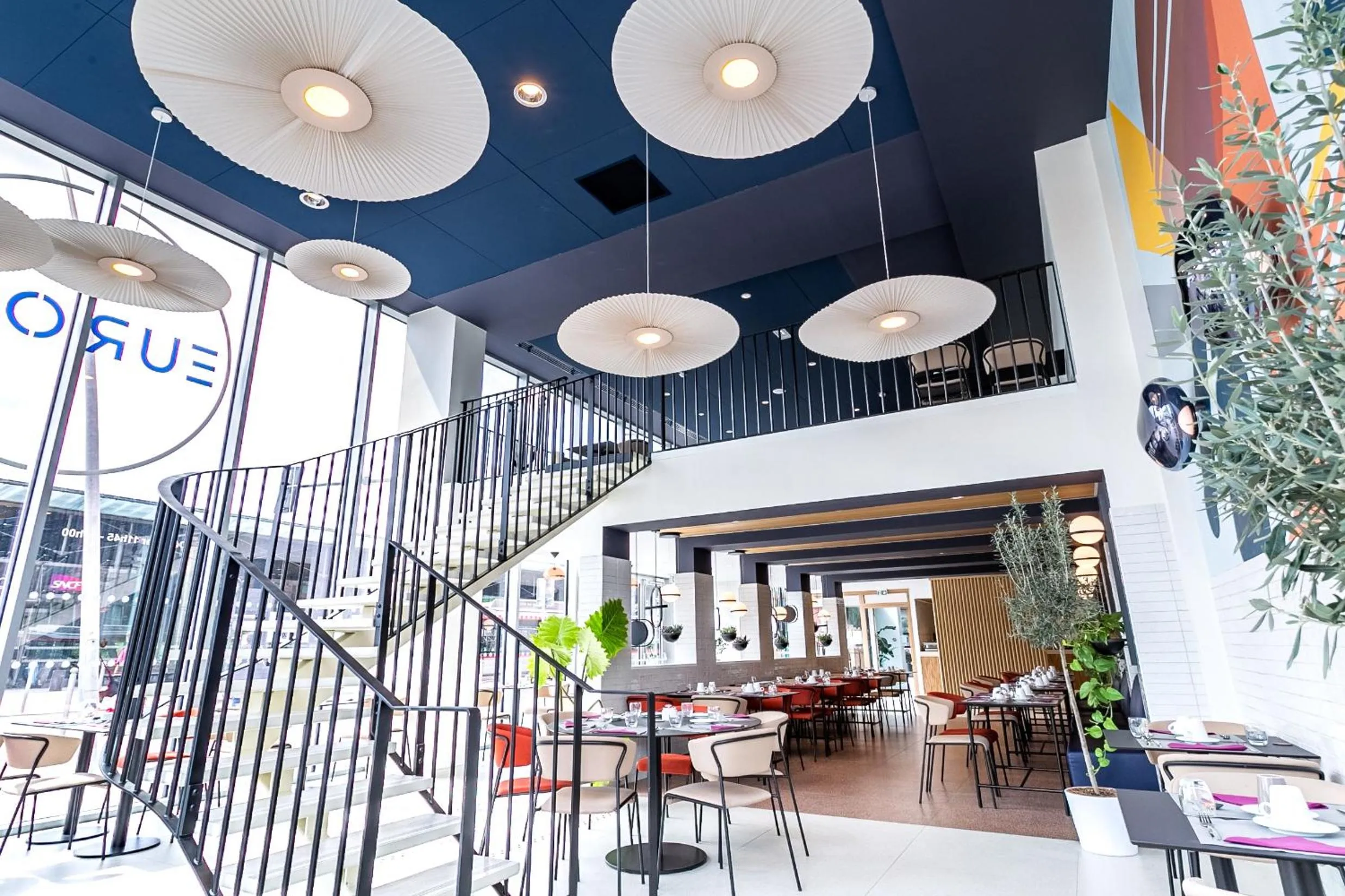 Restaurant/places to eat in Hilton Lille