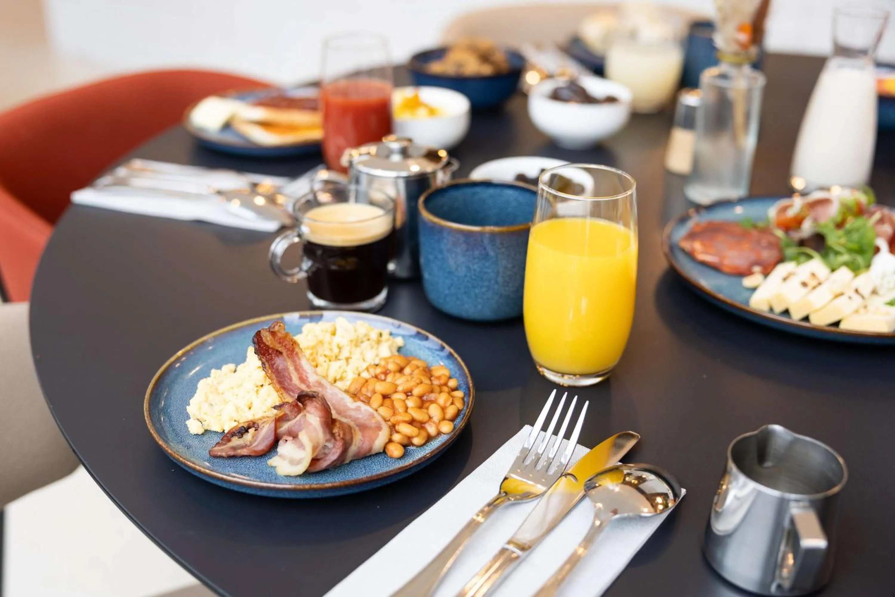 Restaurant/places to eat in Hilton Lille