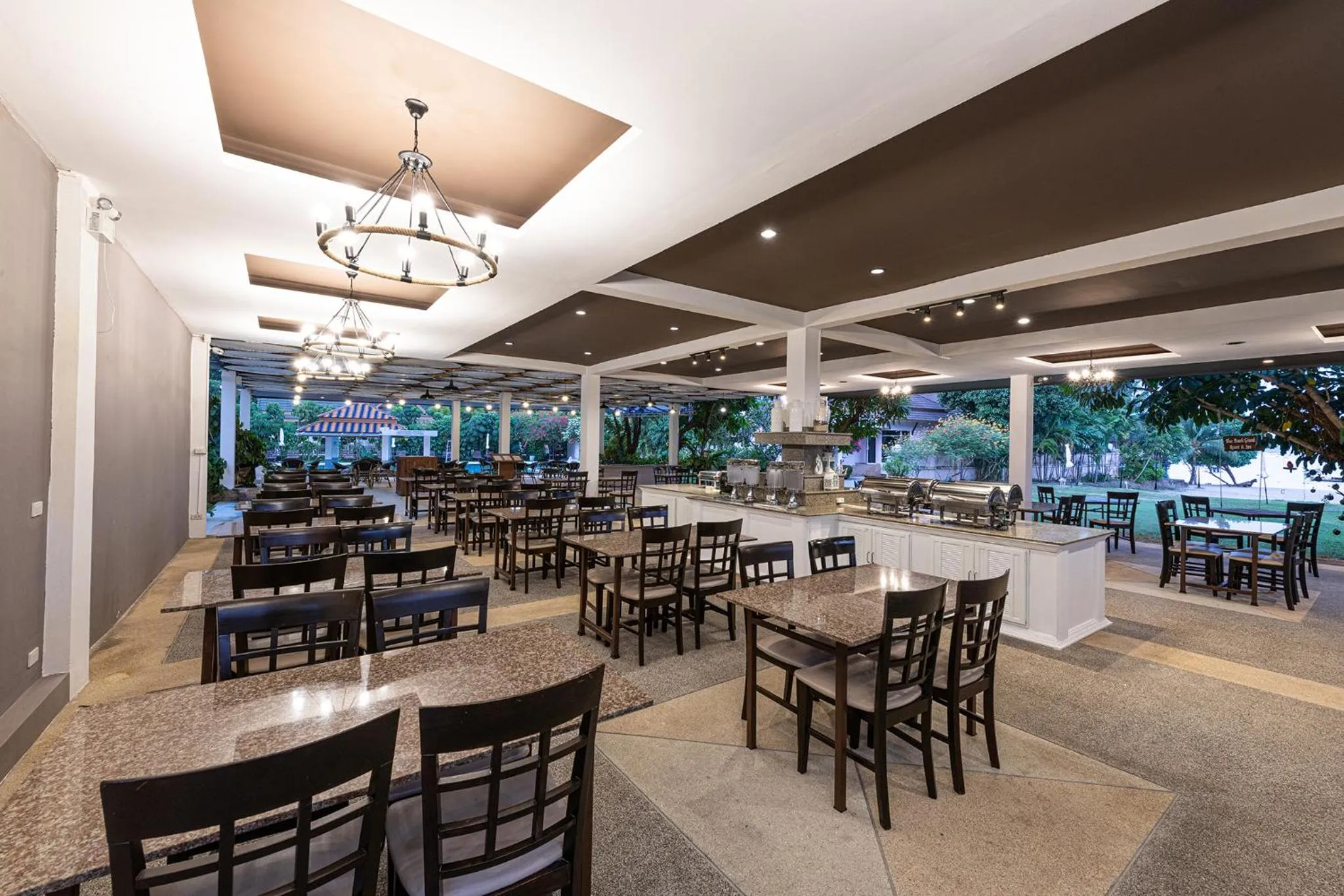 Restaurant/places to eat in Blue Beach Grand Resort And Spa