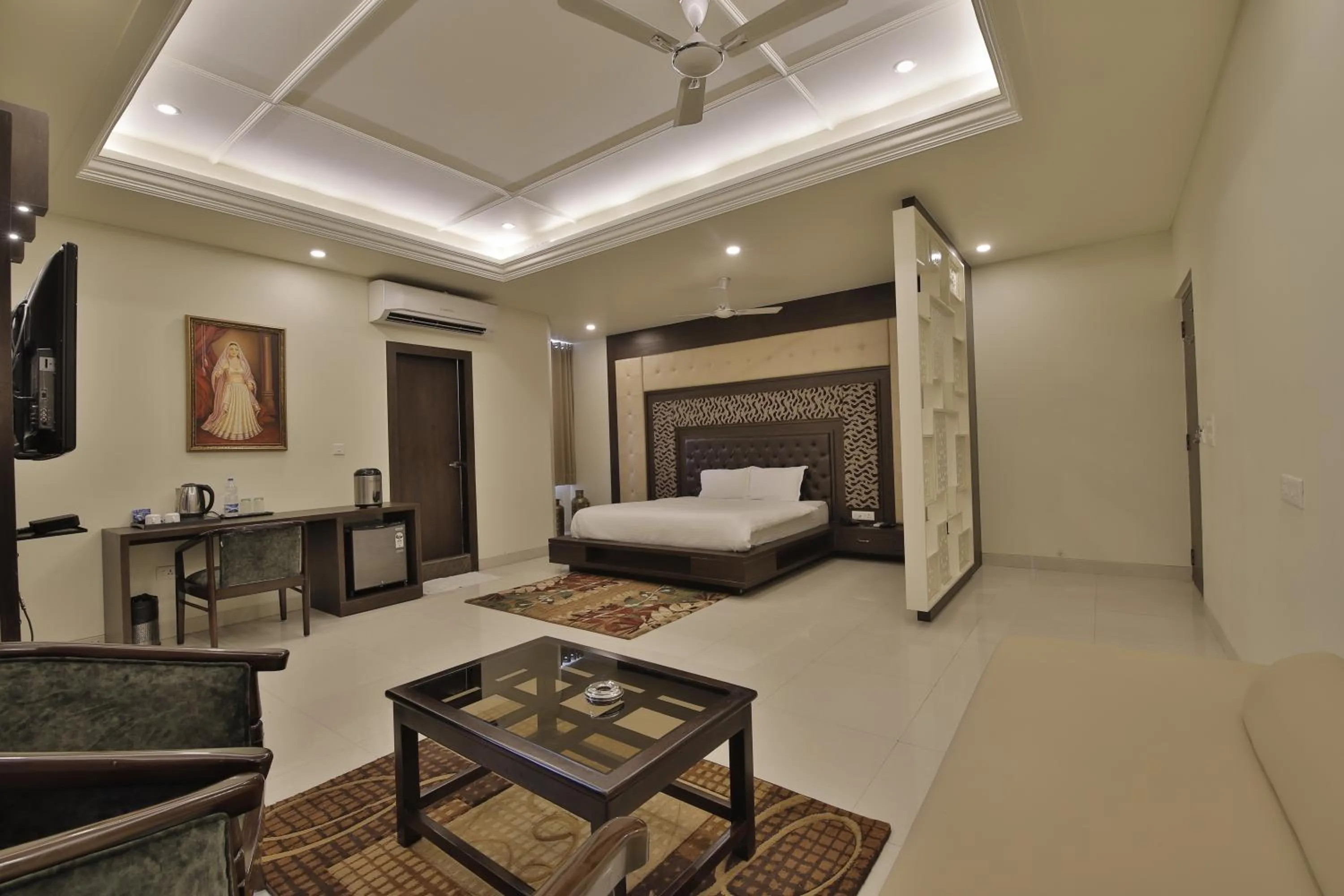 Photo of the whole room, Bed in Hotel Grand Safari