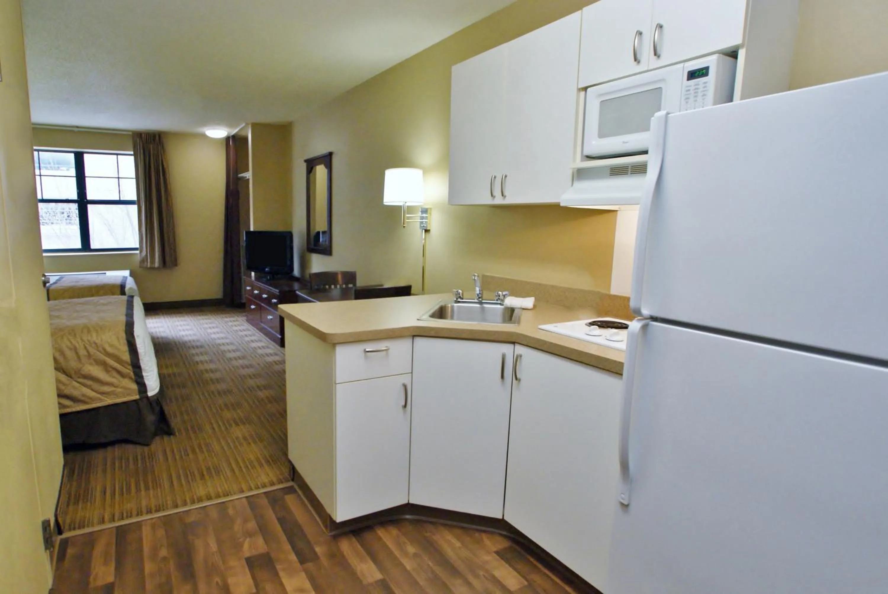 Kitchen or kitchenette in Extended Stay America Suites - Sacramento - Elk Grove