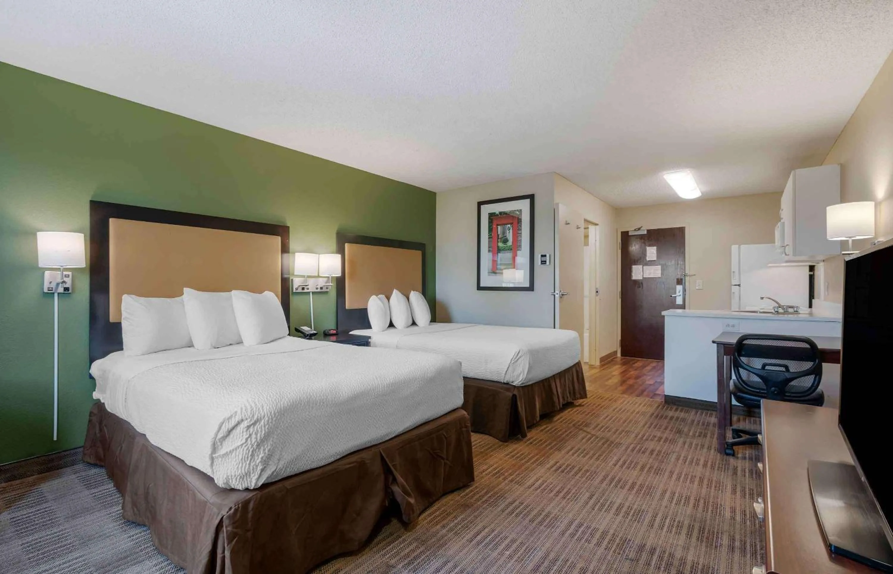 Bedroom, Bed in Extended Stay America Suites - Sacramento - Elk Grove
