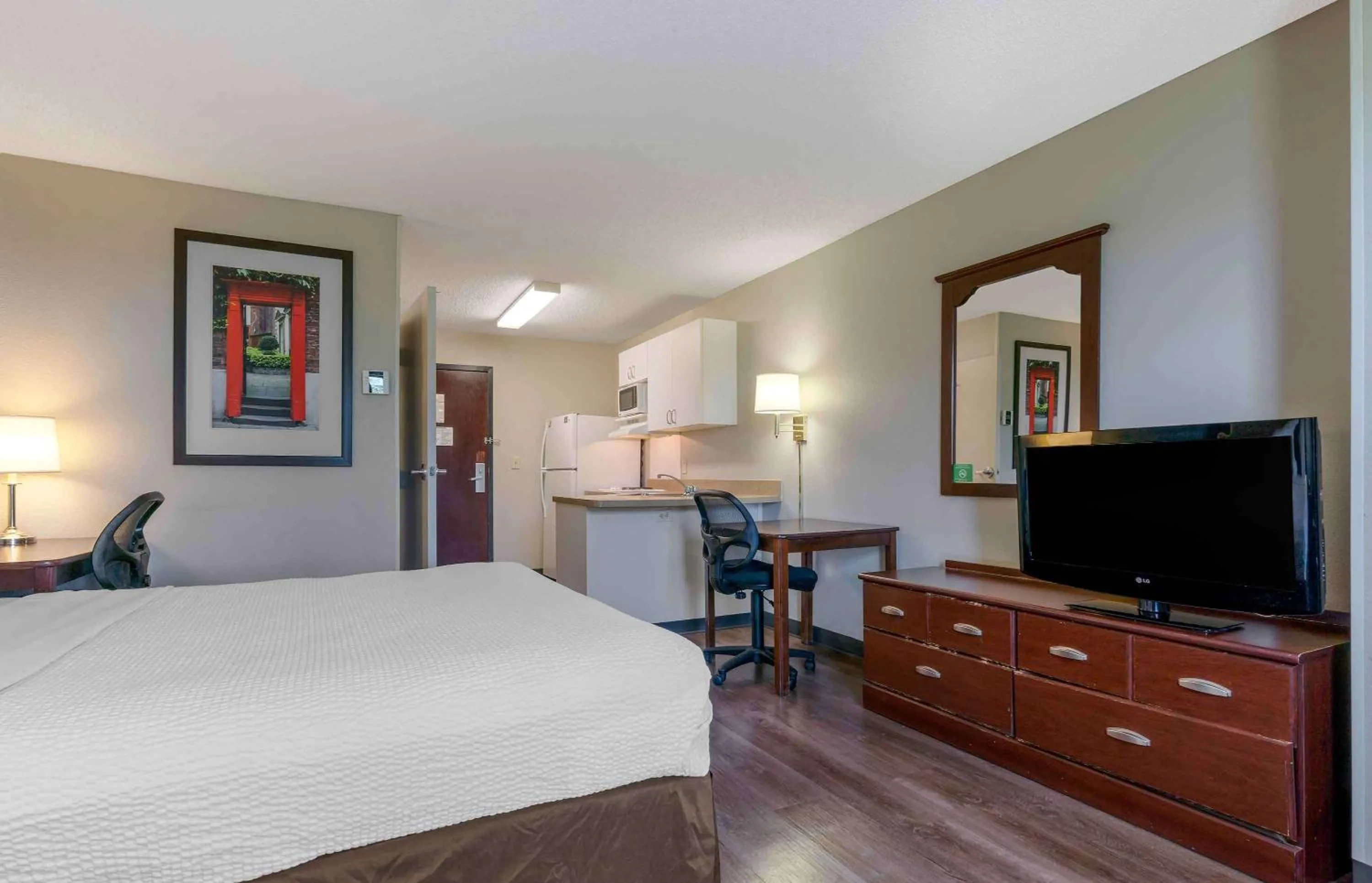 Bedroom, Bed in Extended Stay America Suites - Sacramento - Elk Grove