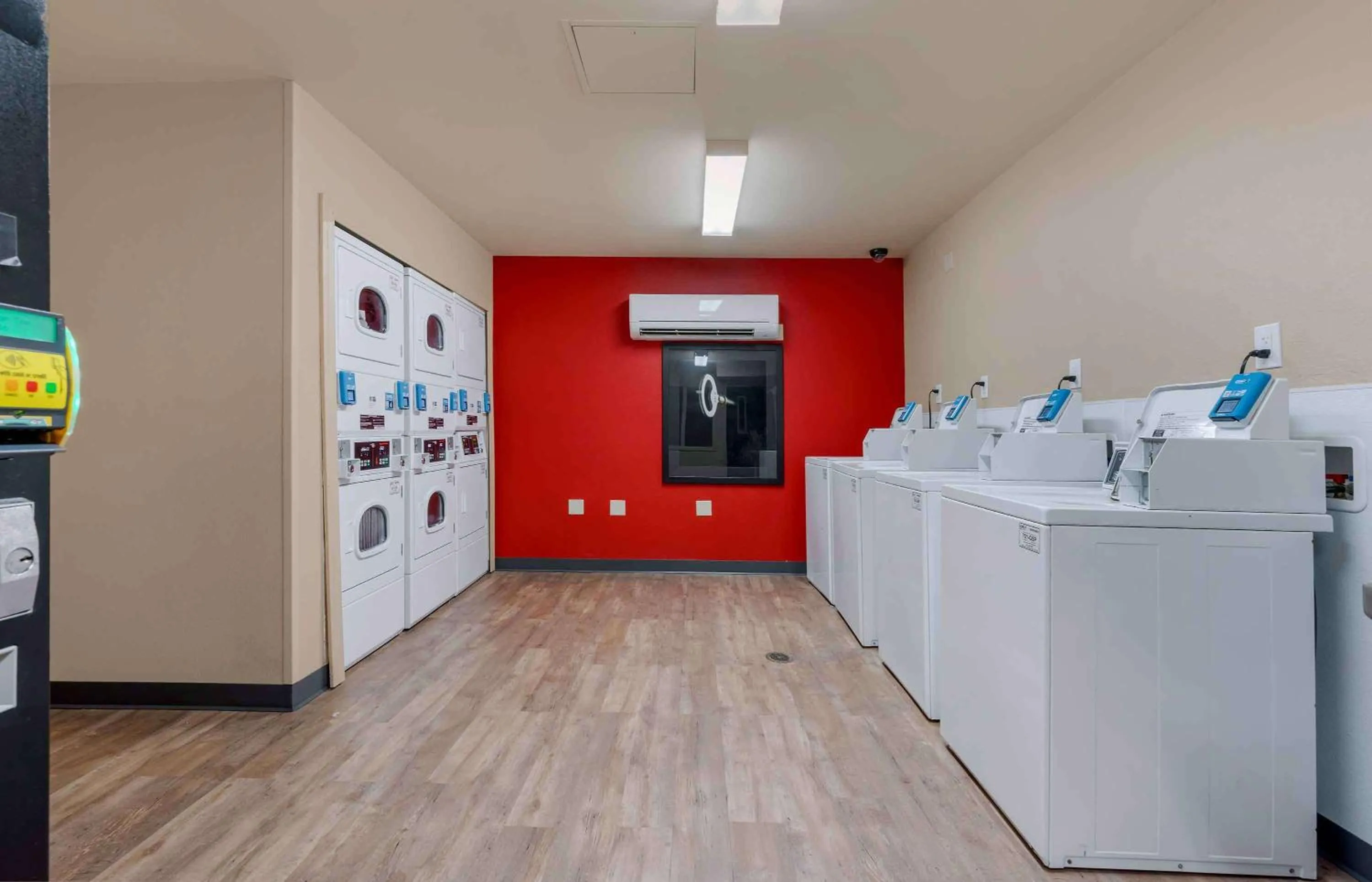 Property building in Extended Stay America Suites - Sacramento - Elk Grove