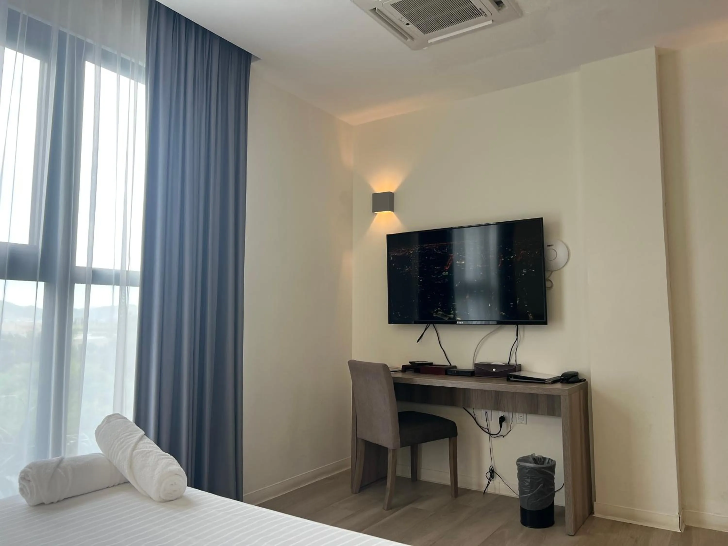 Bed in Adonis Cupecoy