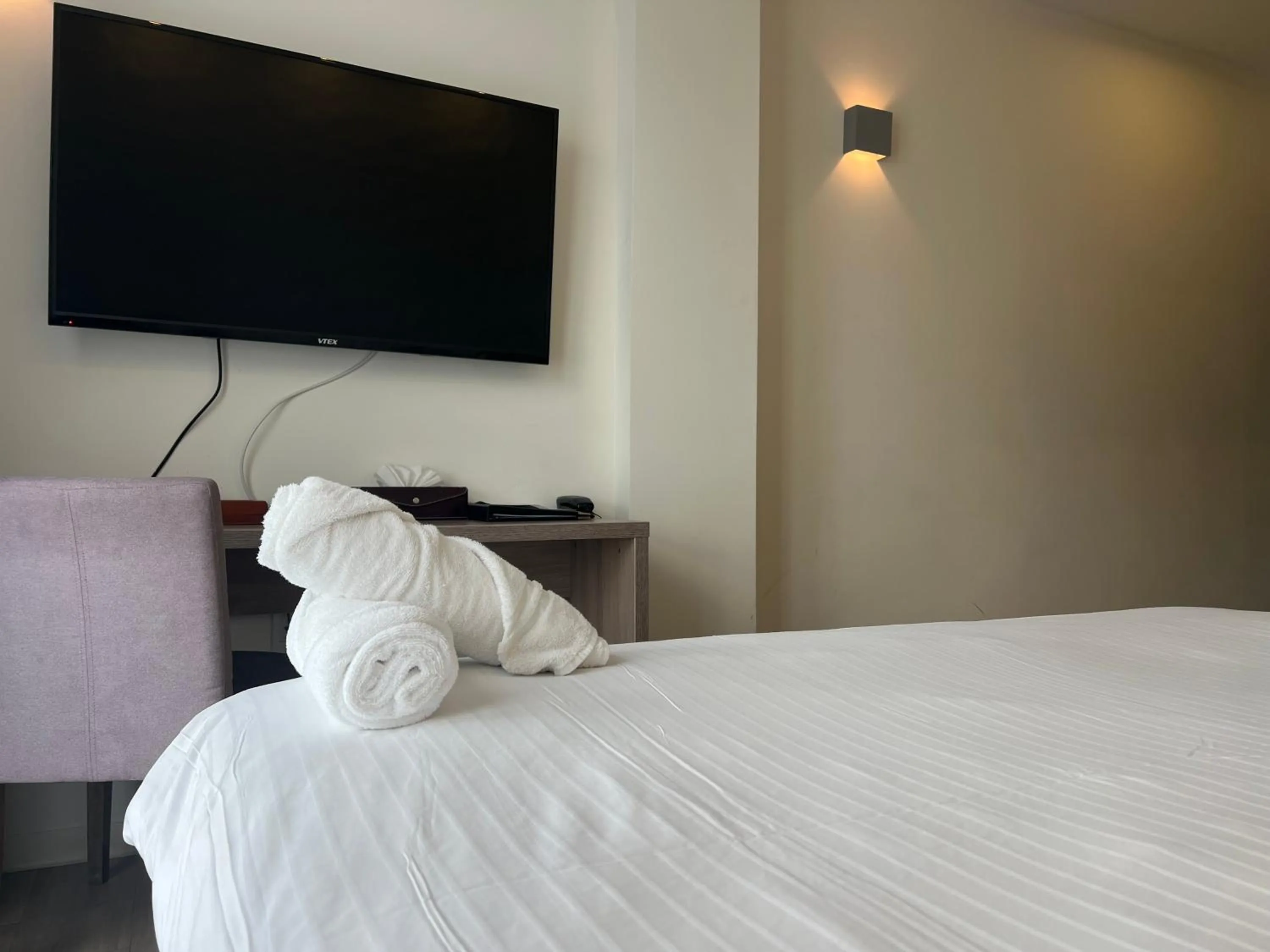 Bed in Adonis Cupecoy