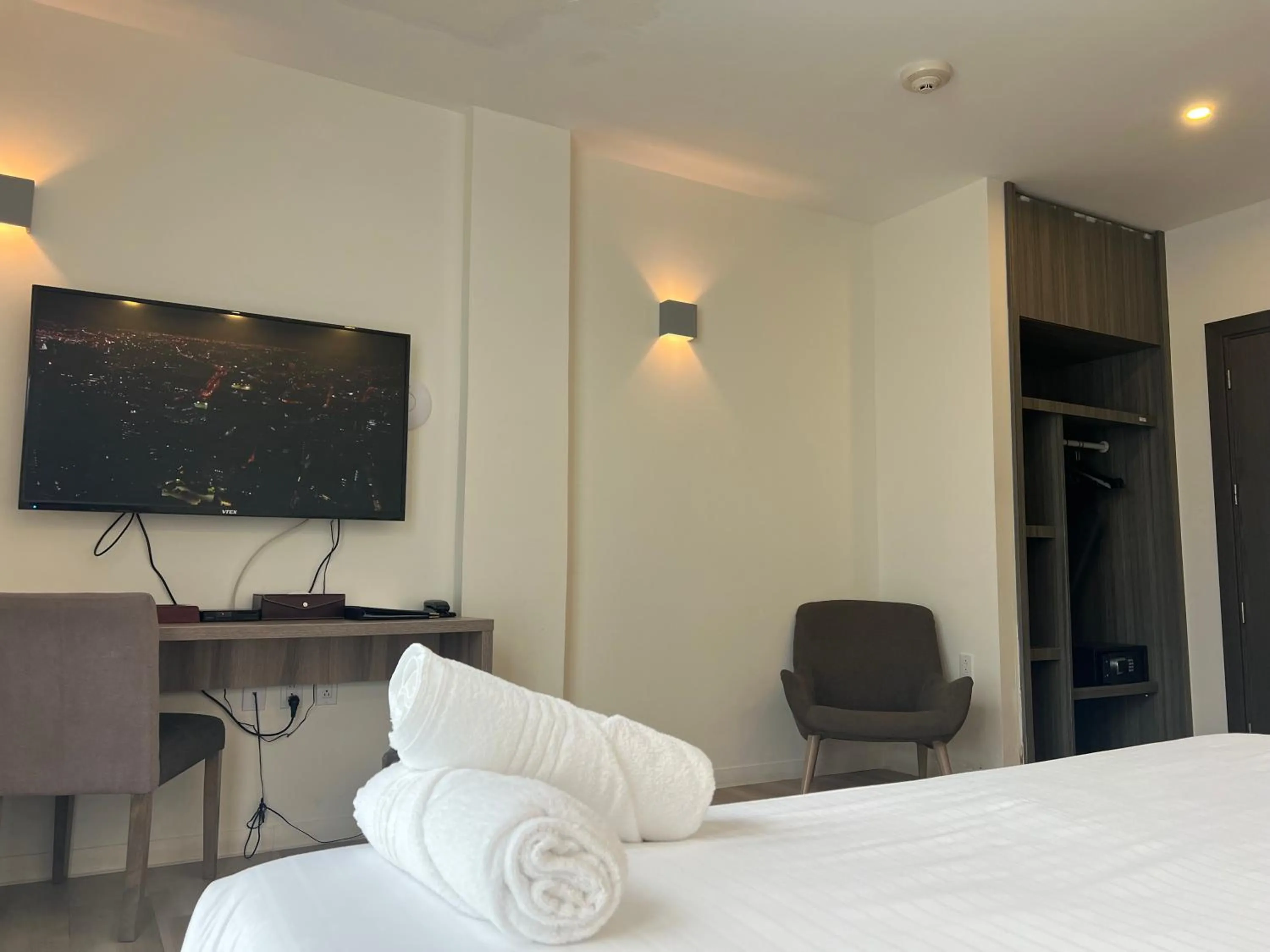 Bed in Adonis Cupecoy