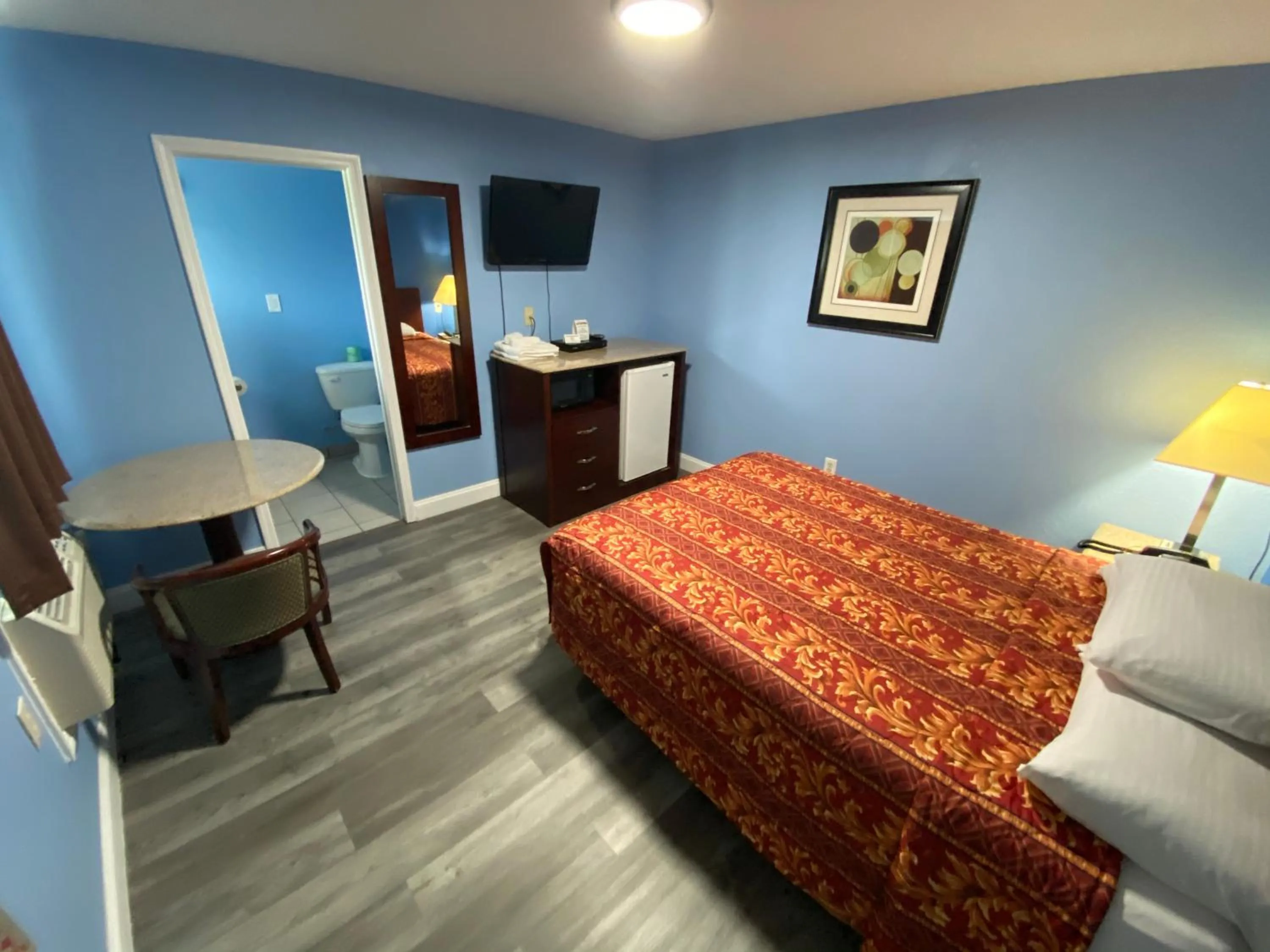 Bed in Red Carpet Inn & Suites Wrightstown