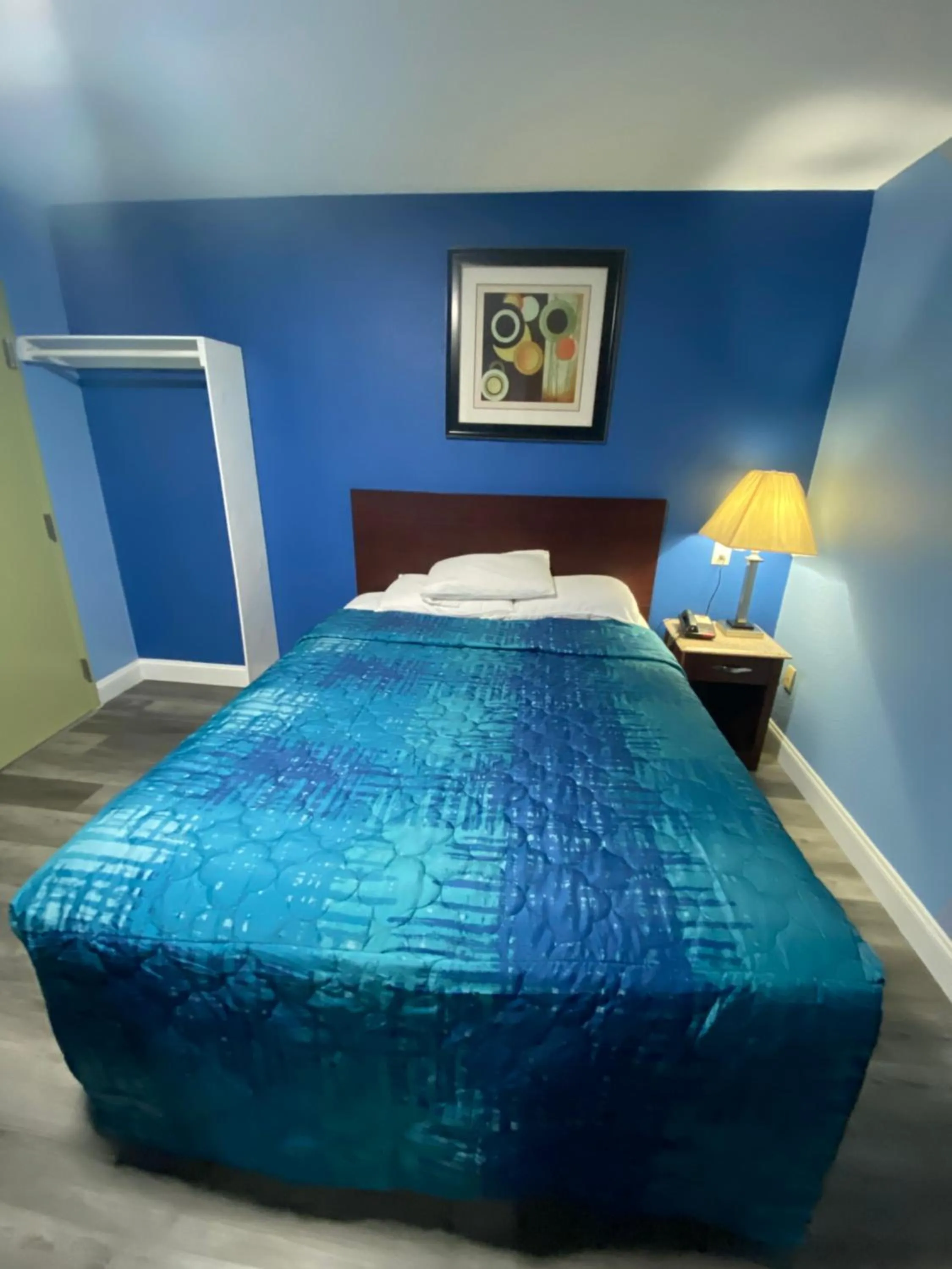 Bed in Red Carpet Inn & Suites Wrightstown