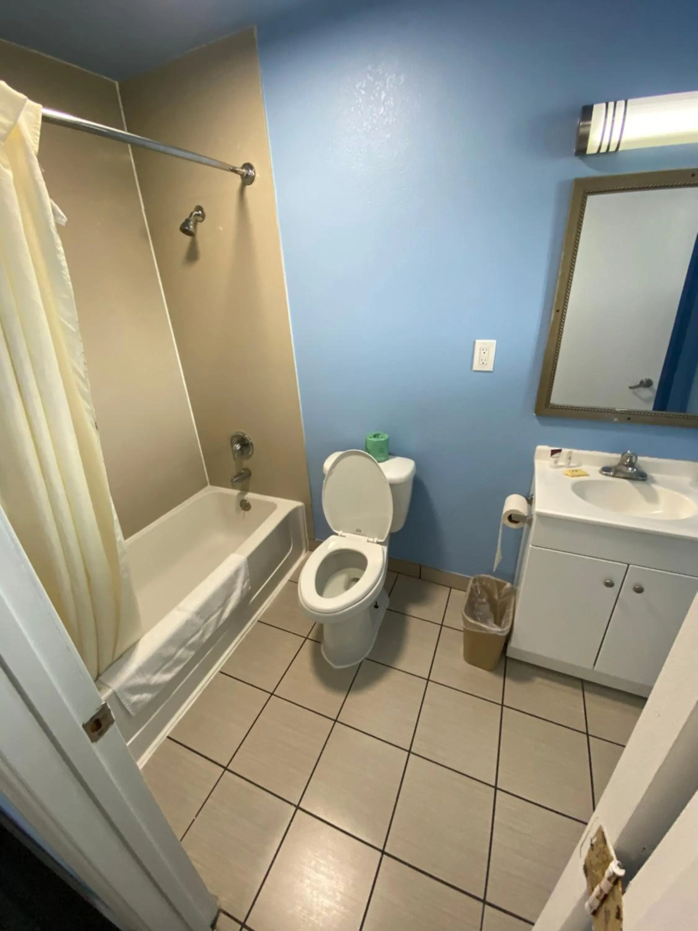 Red Carpet Inn & Suites Wrightstown