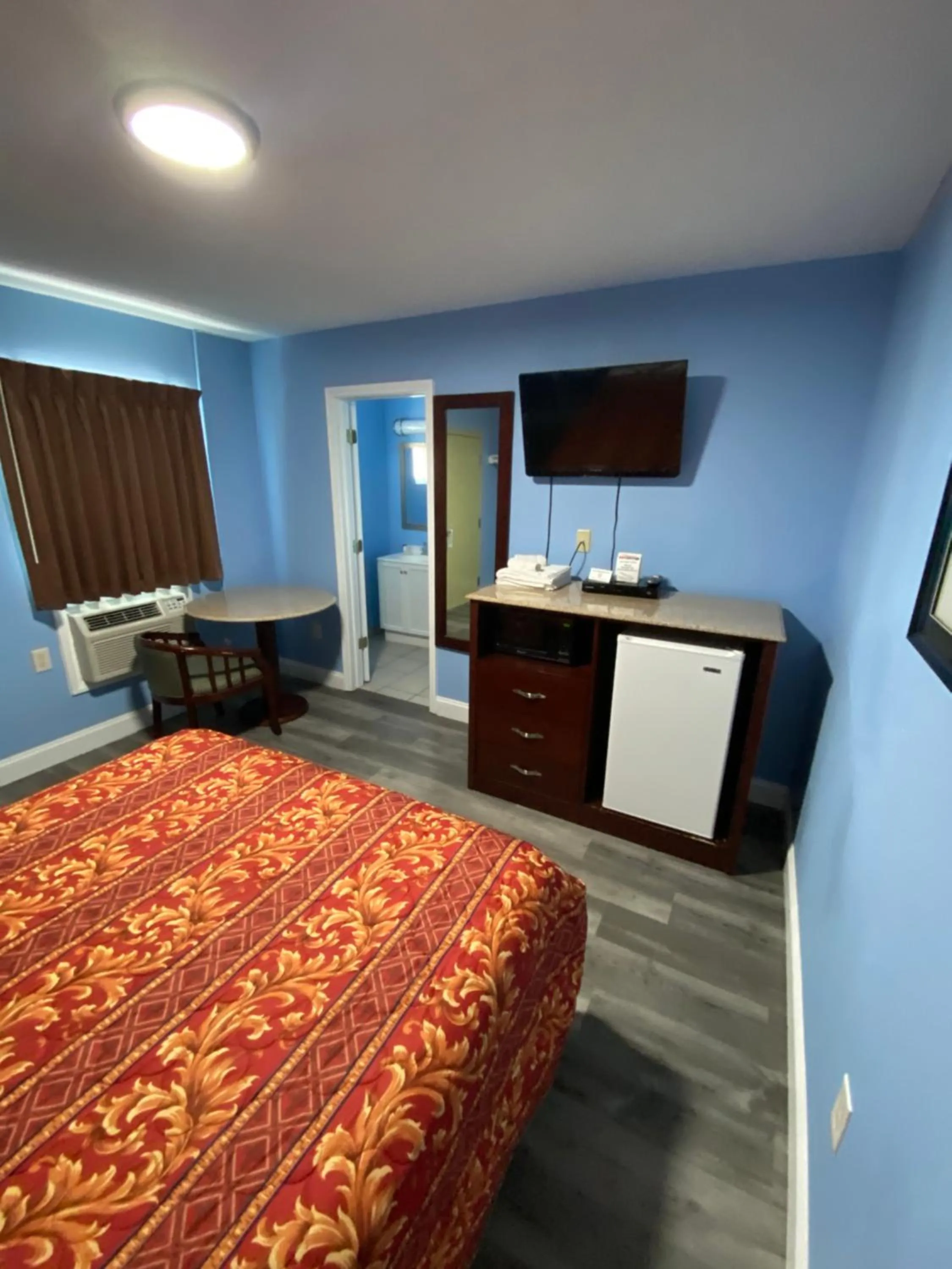 Bed in Red Carpet Inn & Suites Wrightstown