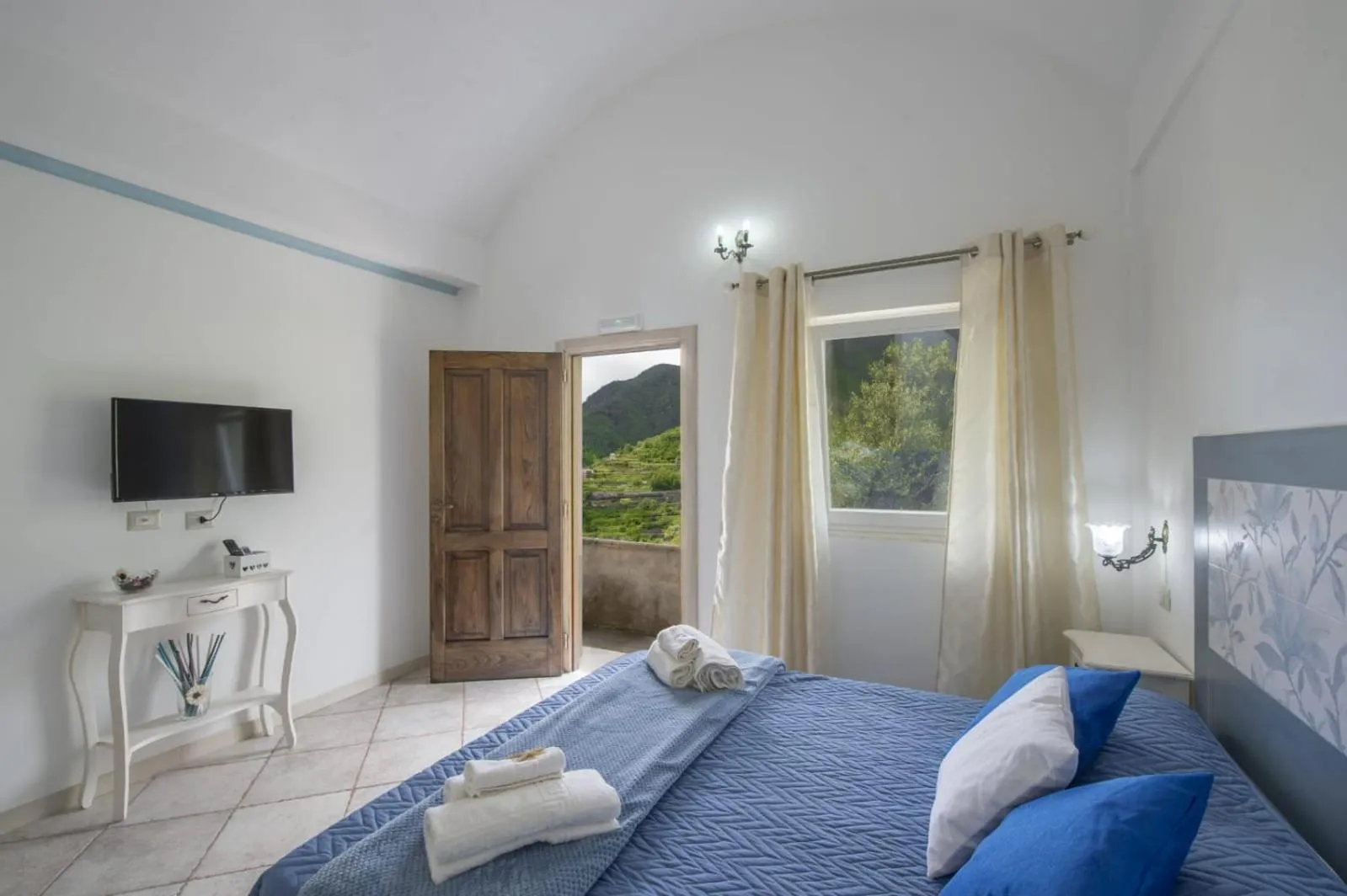 Photo of the whole room, Bed in Il Mandorlo