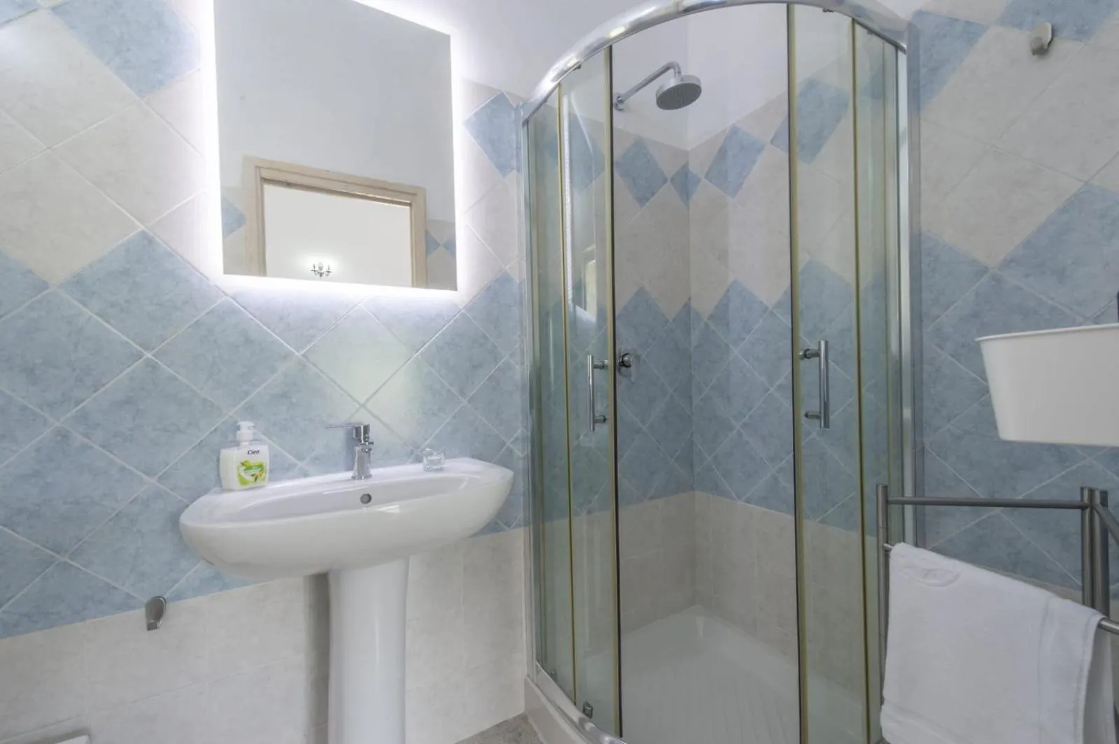 Shower in Il Mandorlo