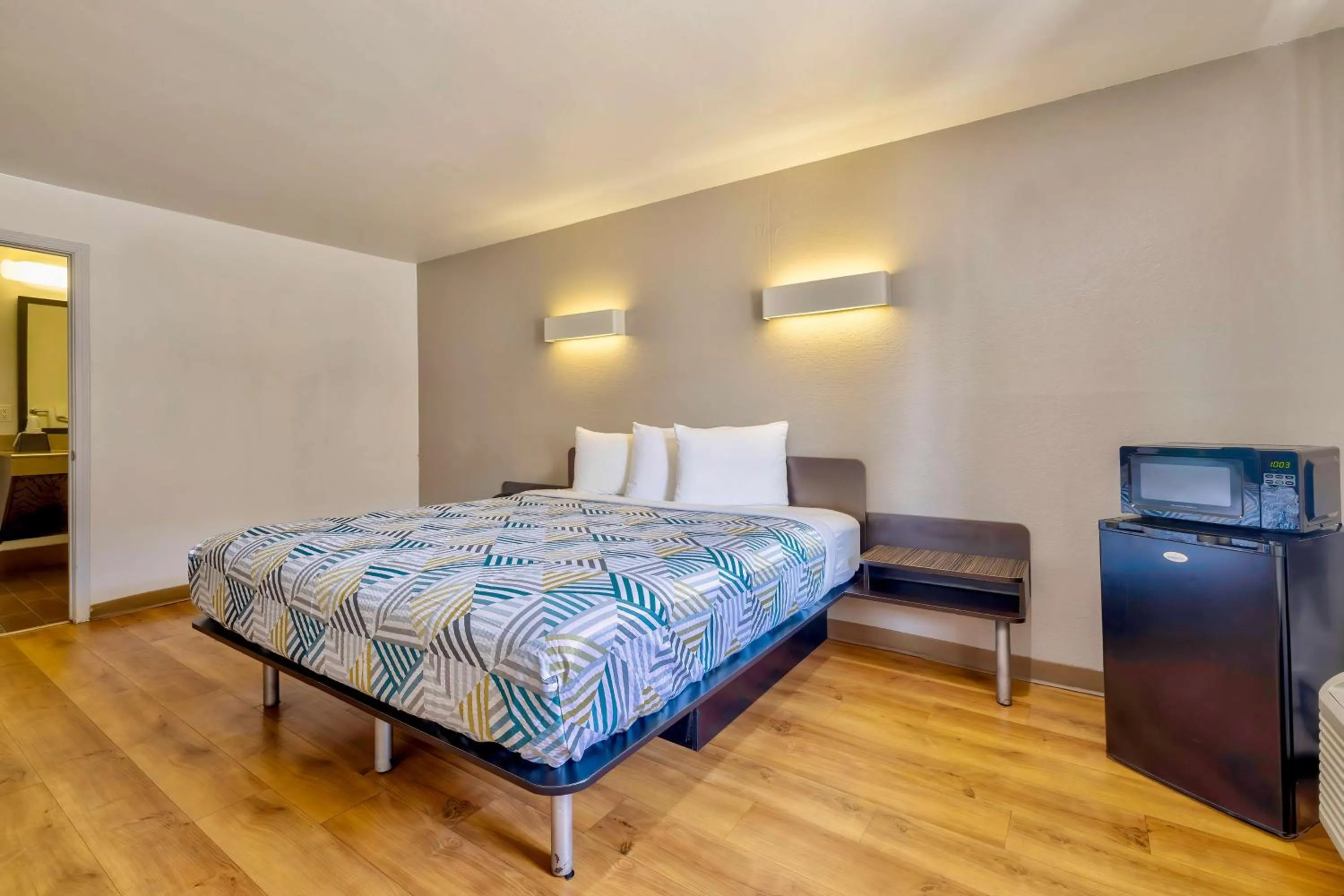 Bedroom, Bed in Motel 6-Bryan, TX - College Station