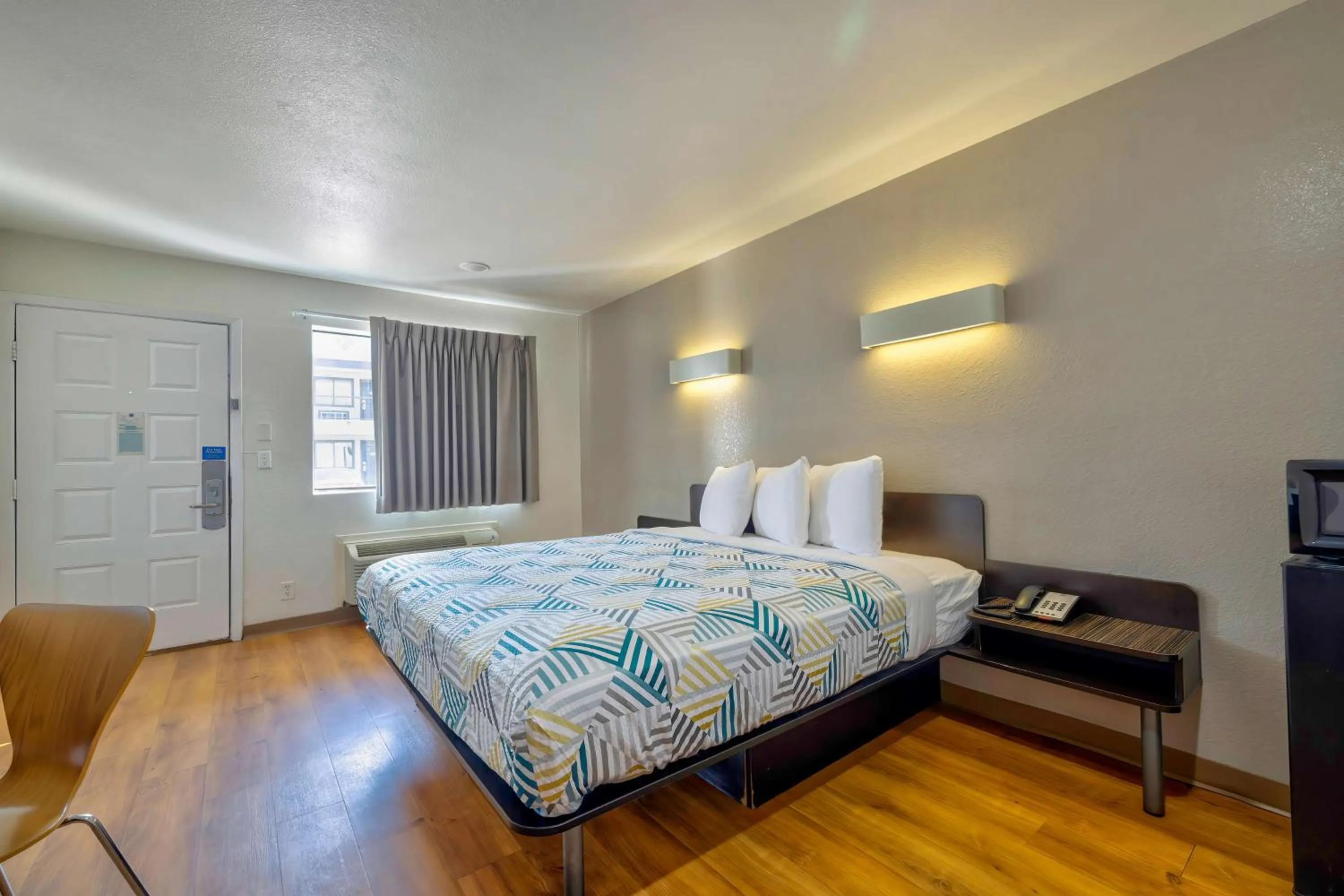 Bedroom, Bed in Motel 6-Bryan, TX - College Station