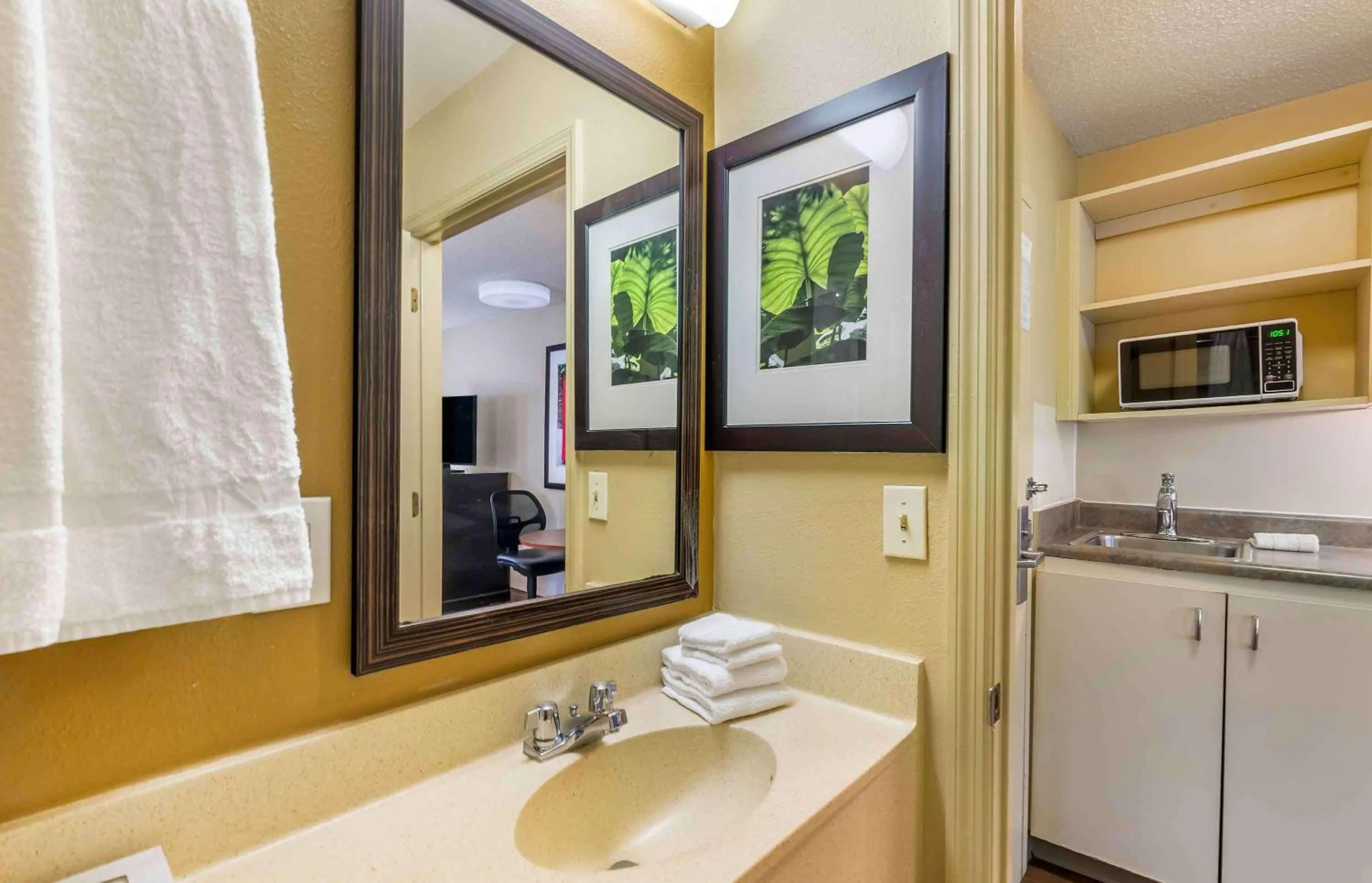 Bathroom in Extended Stay America Select Suites - Chesapeake - Churchland Blvd