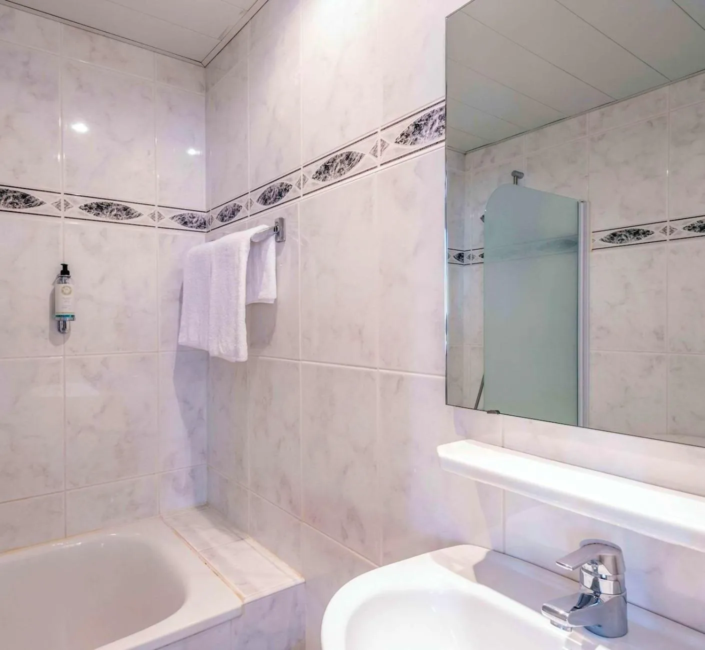 Bathroom in Hôtel Christina Lourdes