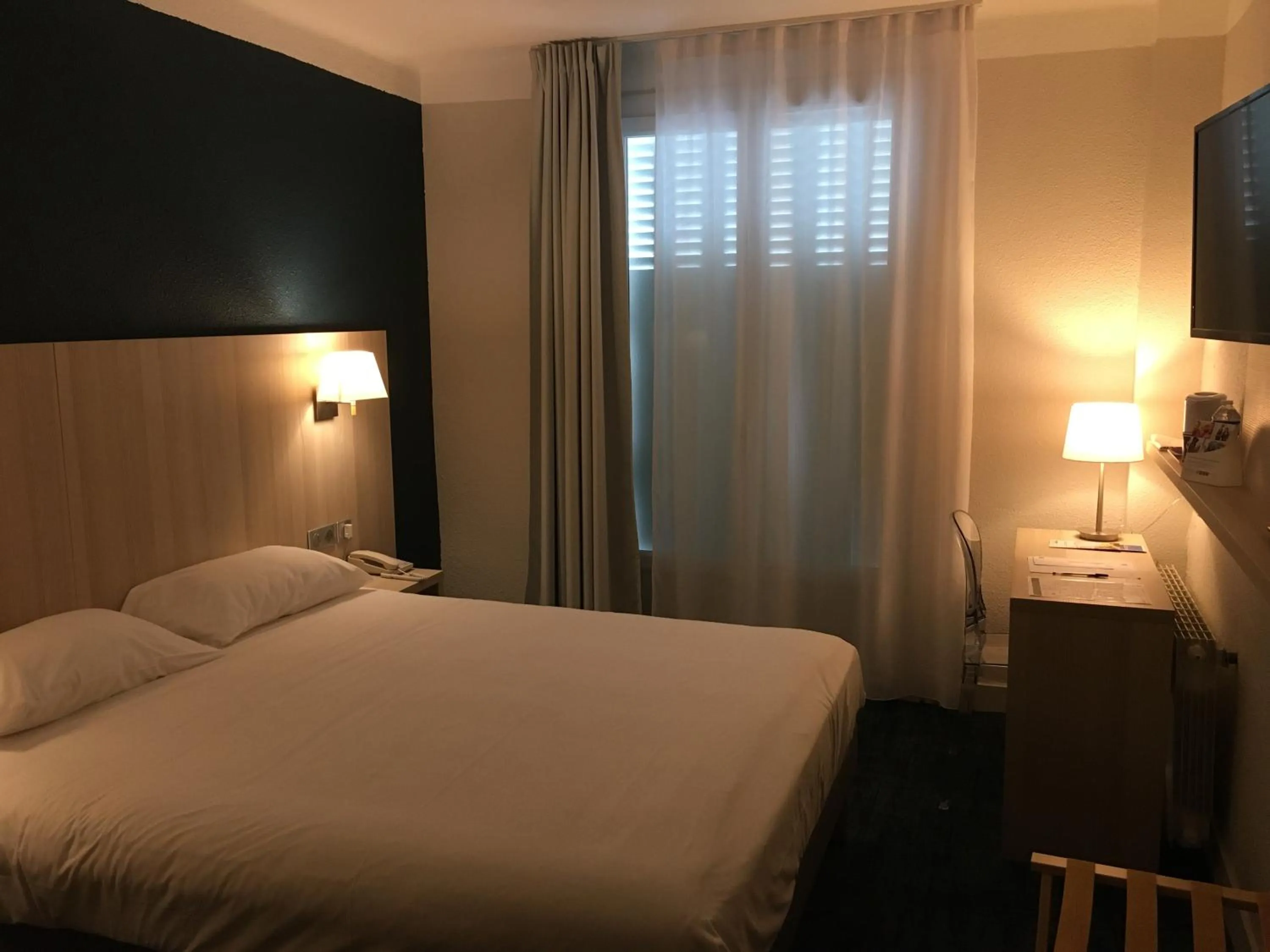 Bed in Hôtel Christina Lourdes