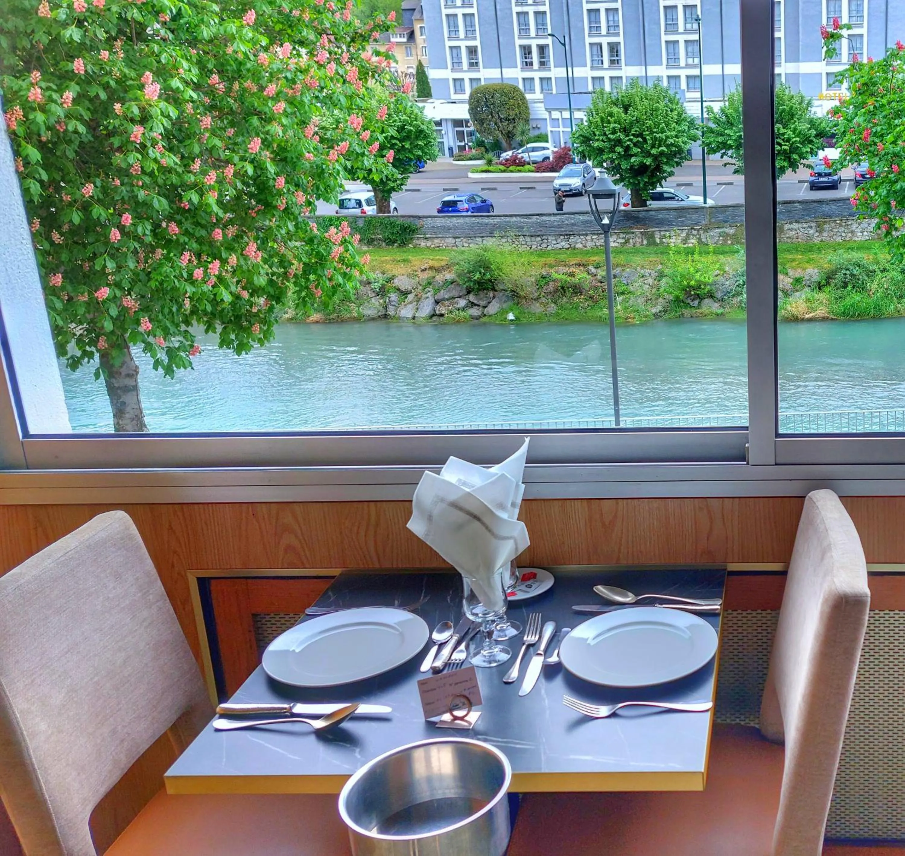 Restaurant/places to eat in Hôtel Christina Lourdes