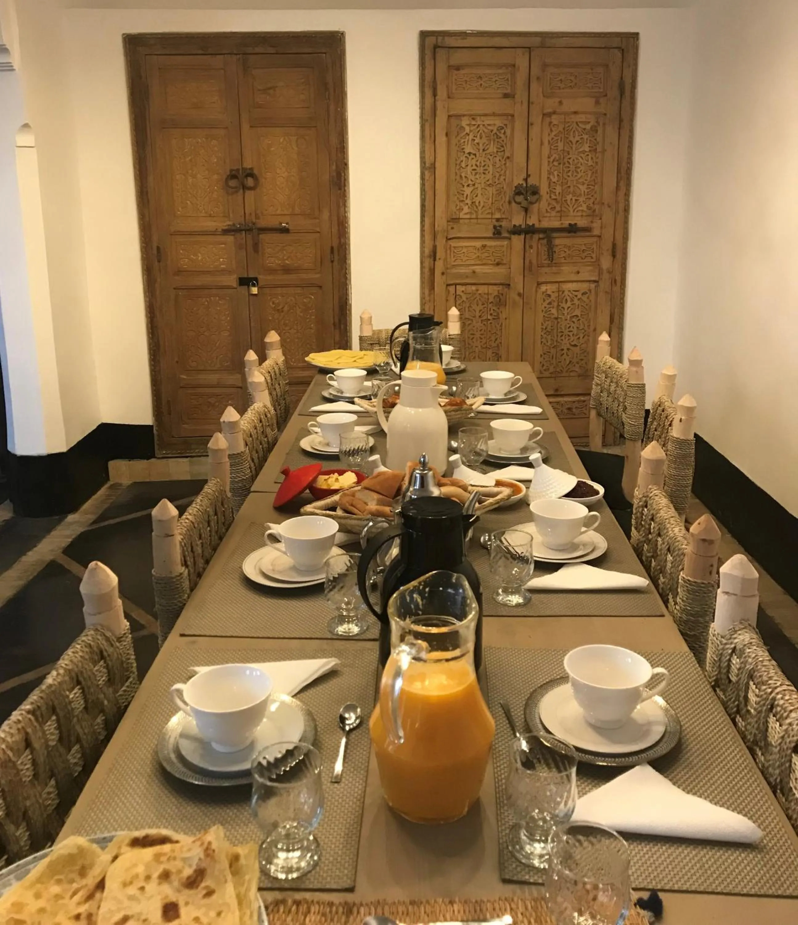 Food and drinks in Riad Bab aylen - Piscine Roof Top chauffée