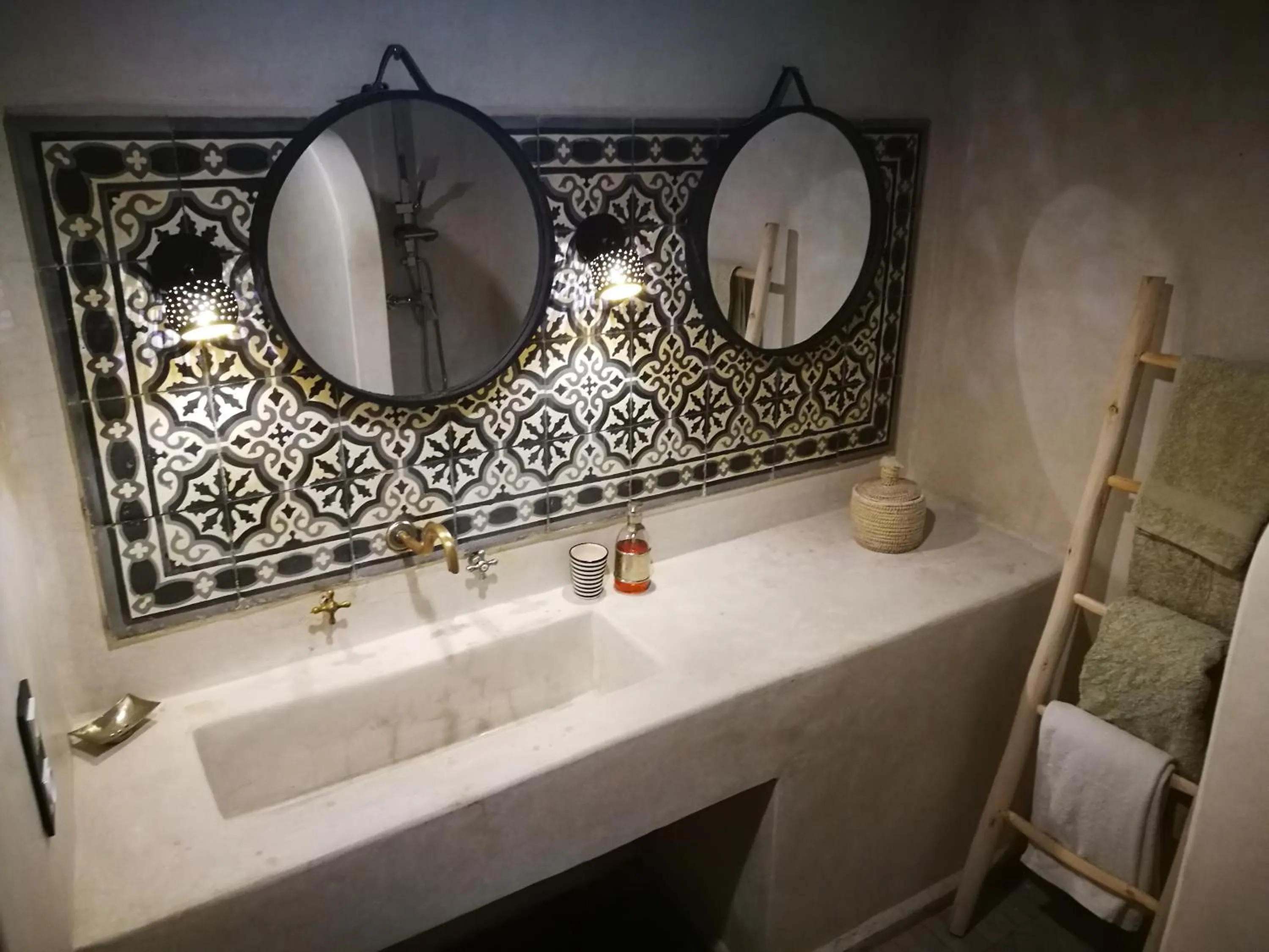 Bathroom in Riad Bab aylen - Piscine Roof Top chauffée