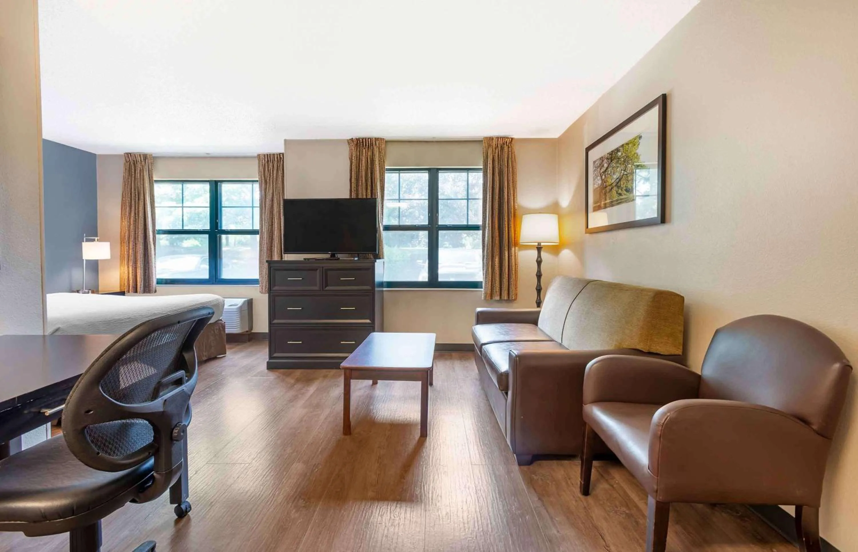 Bedroom in Extended Stay America Suites - Princeton - West Windsor