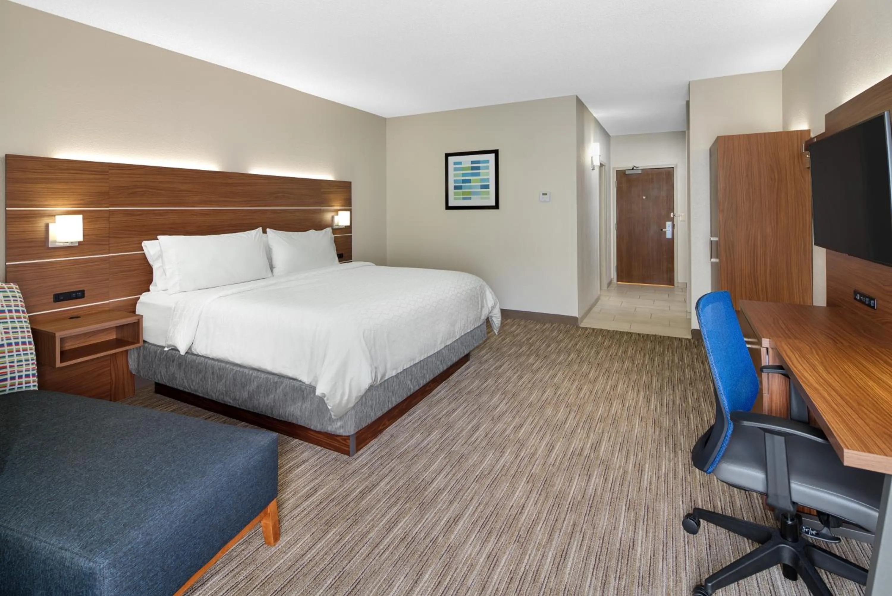 Bed in Holiday Inn Express Statesboro by IHG