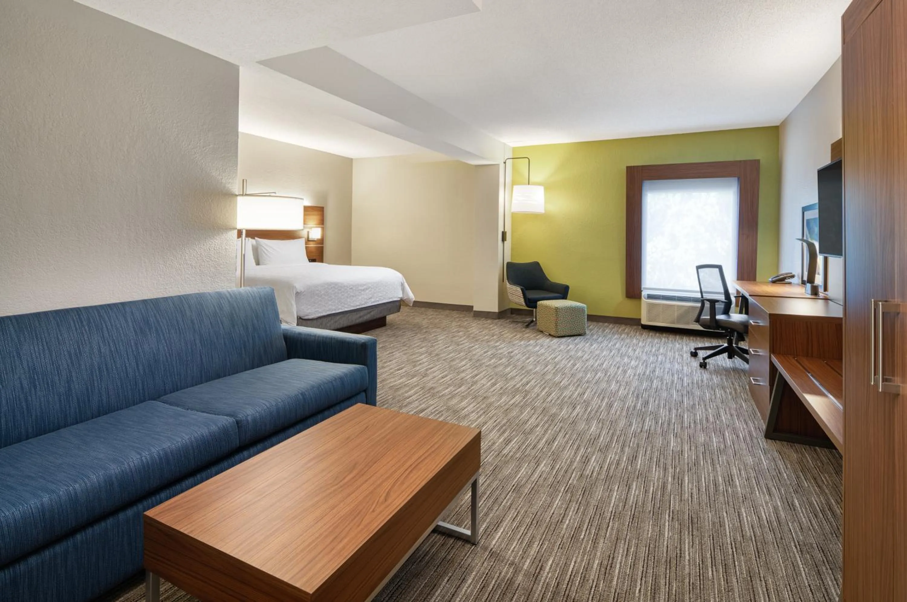 Bed in Holiday Inn Express Statesboro by IHG