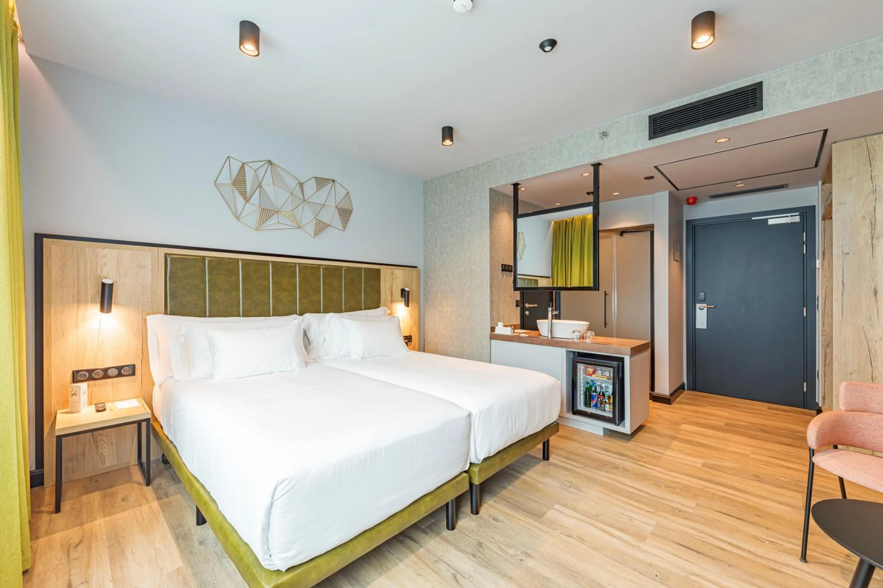 Photo of the whole room, Bed in Barceló Budapest